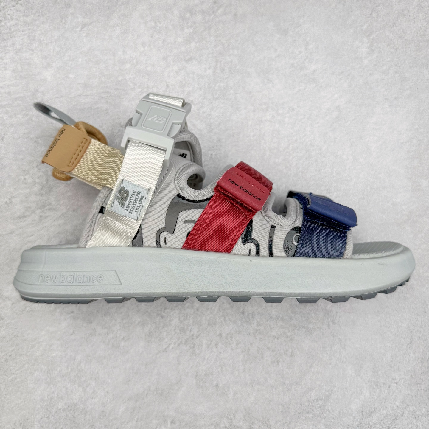 New Balance 新百伦NB SD3205 经典沙滩凉鞋 韩国专柜订单 MD高频软底 原厂织带面料 弹力扣 将机能美学融入到夏日凉鞋设计中 兼具舒适度与时尚感 早在韩国一经推出 迅速席卷潮流圈 尺码：35/44-选品中心