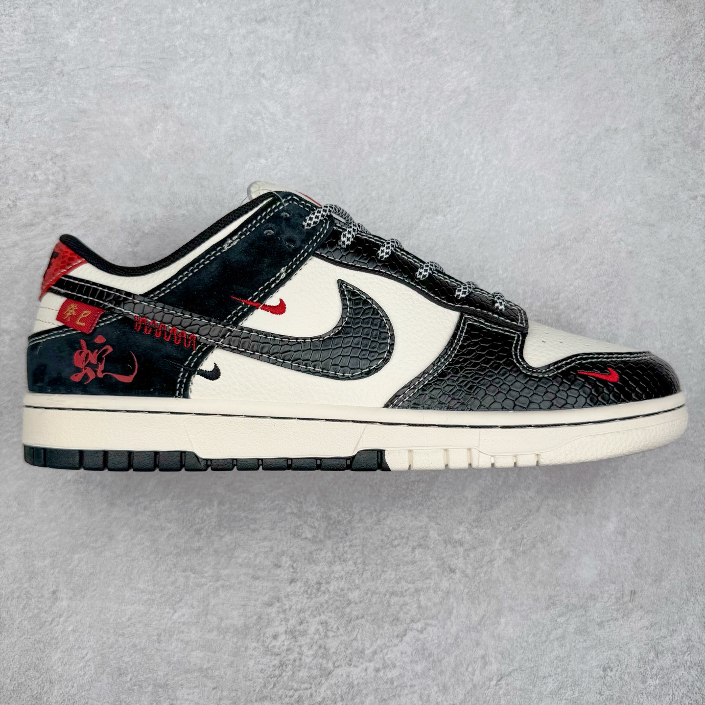 NK Dunk Low 定制配色 YX5066-292 大厂出品 极力推荐 原装头层材料 独家版型蒸餾加工帶來的是更好的视觉和脚感体验大厂纯原品质出货 清洁度 电绣工艺 皮料切割干净无任何毛边 细节完美 实拍调校N版已经零色差零失真 百分百还原实物色彩所见即所得 不存在货不对板色差等低级问题 选购参考实物拍摄 不混卖不参货 只用心做好货严格选品 承诺混一赔十 尺码：36 36.5 37.5 38 38.5 39 40 40.5 41 42 42.5 43 44 44.5 45-选品中心