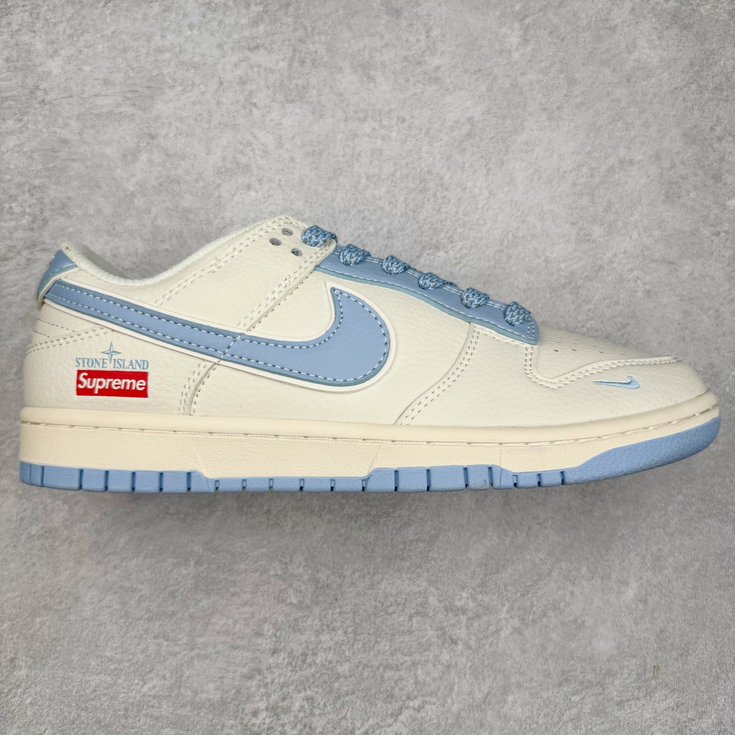 NK Dunk Low 定制配色 BB9866-001 大厂出品 极力推荐 原装头层材料 独家版型蒸餾加工帶來的是更好的视觉和脚感体验大厂纯原品质出货 清洁度 电绣工艺 皮料切割干净无任何毛边 细节完美 实拍调校N版已经零色差零失真 百分百还原实物色彩所见即所得 不存在货不对板色差等低级问题 选购参考实物拍摄 不混卖不参货 只用心做好货严格选品 承诺混一赔十 尺码：36 36.5 37.5 38 38.5 39 40 40.5 41 42 42.5 43 44 44.5 45-选品中心