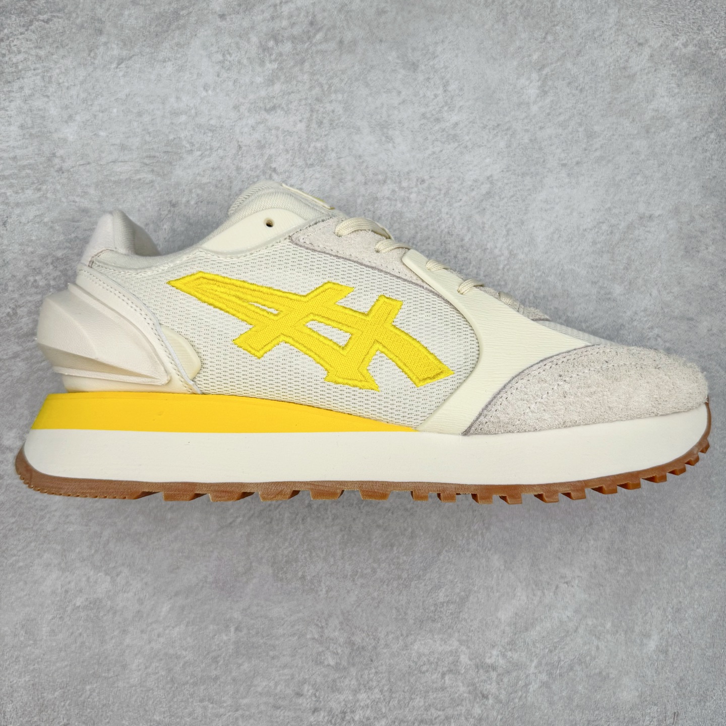 鬼塚虎/Onitsuka Tiger MOAGE CO Low 摩纳哥CO系列低帮厚底复古经典百搭休闲慢跑鞋 #升级原楦原纸版开发版型 #采用翻毛皮组合网织织物鞋面材质 #内嵌OrthoLite(欧索莱)透气吸汗鞋垫贴 #外置环保双层切片组合轻质防滑橡胶外底❗️ 尺码:36 37 37.5 38 39 39.5 40 40.5 41.5 42 42.5 43.5 44 45-选品中心