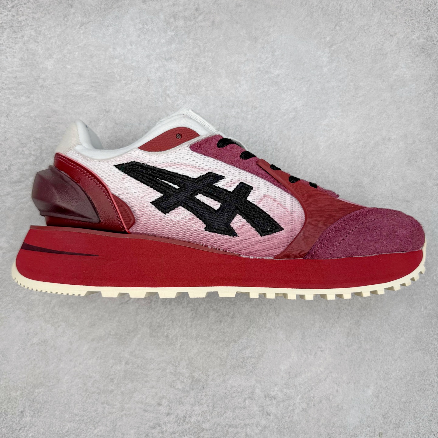 鬼塚虎/Onitsuka Tiger MOAGE CO Low 摩纳哥CO系列低帮厚底复古经典百搭休闲慢跑鞋 #升级原楦原纸版开发版型 #采用翻毛皮组合网织织物鞋面材质 #内嵌OrthoLite(欧索莱)透气吸汗鞋垫贴 #外置环保双层切片组合轻质防滑橡胶外底❗️ 尺码：36 37 37.5 38 39 39.5 40 40.5 41.5 42 42.5 43.5 44 45-选品中心