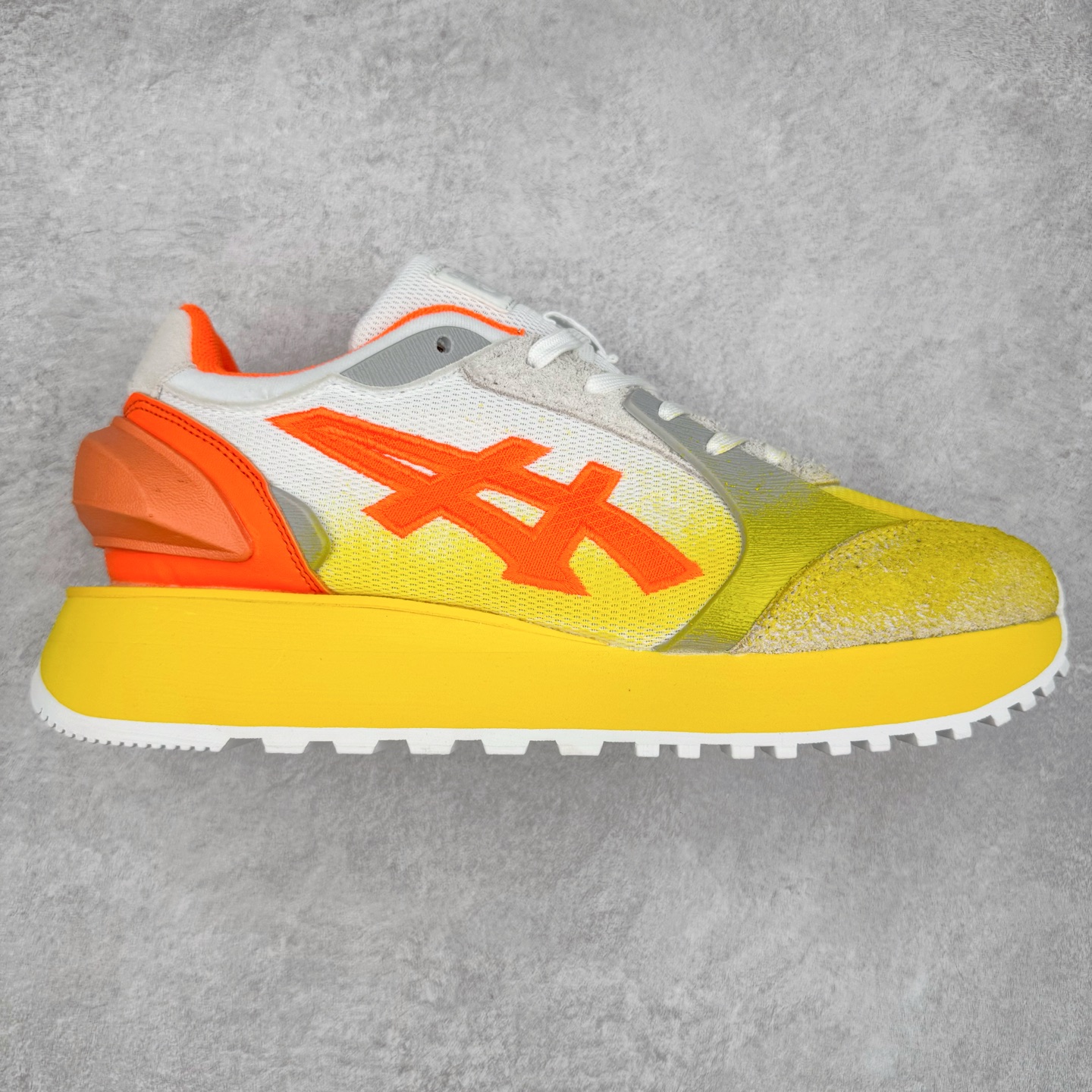 鬼塚虎/Onitsuka Tiger MOAGE CO Low 摩纳哥CO系列低帮厚底复古经典百搭休闲慢跑鞋 #升级原楦原纸版开发版型 #采用翻毛皮组合网织织物鞋面材质 #内嵌OrthoLite(欧索莱)透气吸汗鞋垫贴 #外置环保双层切片组合轻质防滑橡胶外底❗️ 尺码:36 37 37.5 38 39 39.5 40 40.5 41.5 42 42.5 43.5 44 45-选品中心