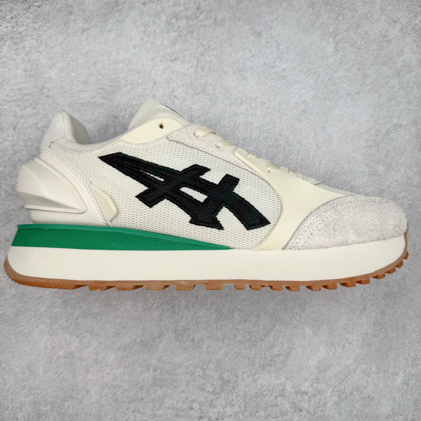 鬼塚虎/Onitsuka Tiger MOAGE CO Low 摩纳哥CO系列低帮厚底复古经典百搭休闲慢跑鞋 #升级原楦原纸版开发版型 #采用翻毛皮组合网织织物鞋面材质 #内嵌OrthoLite(欧索莱)透气吸汗鞋垫贴 #外置环保双层切片组合轻质防滑橡胶外底❗️ 尺码：36 37 37.5 38 39 39.5 40 40.5 41.5 42 42.5 43.5 44 45-选品中心