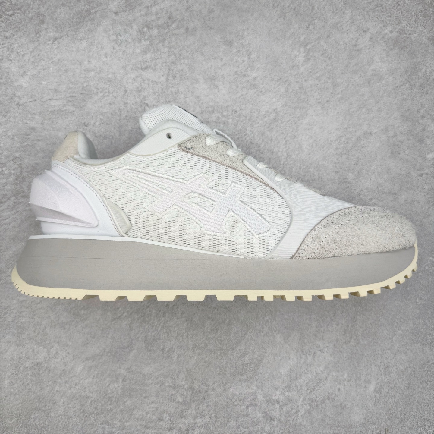 鬼塚虎/Onitsuka Tiger MOAGE CO Low 摩纳哥CO系列低帮厚底复古经典百搭休闲慢跑鞋 #升级原楦原纸版开发版型 #采用翻毛皮组合网织织物鞋面材质 #内嵌OrthoLite(欧索莱)透气吸汗鞋垫贴 #外置环保双层切片组合轻质防滑橡胶外底❗️ 尺码:36 37 37.5 38 39 39.5 40 40.5 41.5 42 42.5 43.5 44 45-选品中心