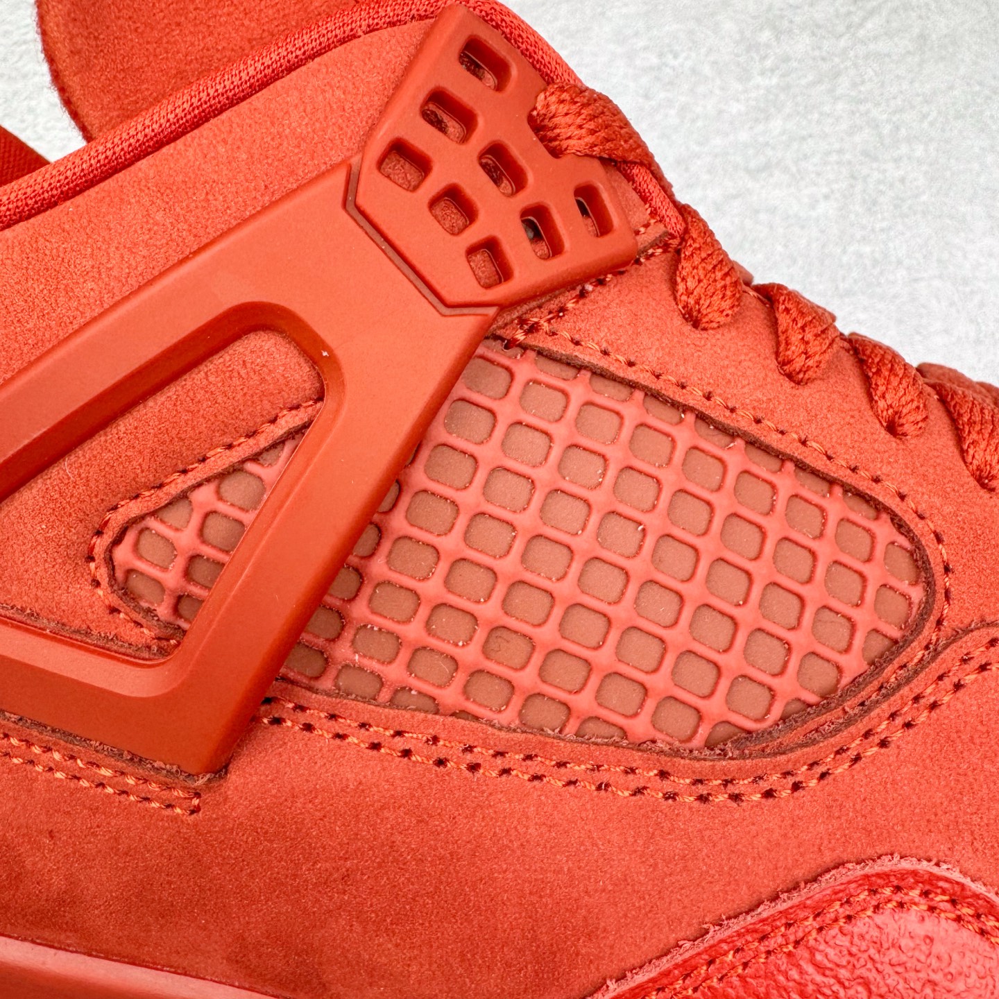 图片[18]-＃K版纯原 Nigel Sylvester x Air Jordan AJ4 “Brick by Brick” 联名红砖 货号：HF4340-800 全新升级改良 原鞋原楦原纸板同源开发 完美呈现乔4的版型 内侧正确双色网格 还原细节 原厂皮料 正确气垫颜色 正确网格工艺 正确拉帮工艺 全鞋原装材料制作 原档案原模具打造 支持全方位与正品对比 尺码：40 40.5 41 42 42.5 43 44 44.5 45 46 47.5-选品中心