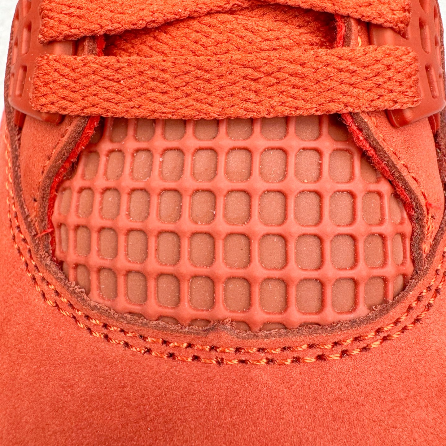 图片[13]-＃K版纯原 Nigel Sylvester x Air Jordan AJ4 “Brick by Brick” 联名红砖 货号：HF4340-800 全新升级改良 原鞋原楦原纸板同源开发 完美呈现乔4的版型 内侧正确双色网格 还原细节 原厂皮料 正确气垫颜色 正确网格工艺 正确拉帮工艺 全鞋原装材料制作 原档案原模具打造 支持全方位与正品对比 尺码：40 40.5 41 42 42.5 43 44 44.5 45 46 47.5-选品中心