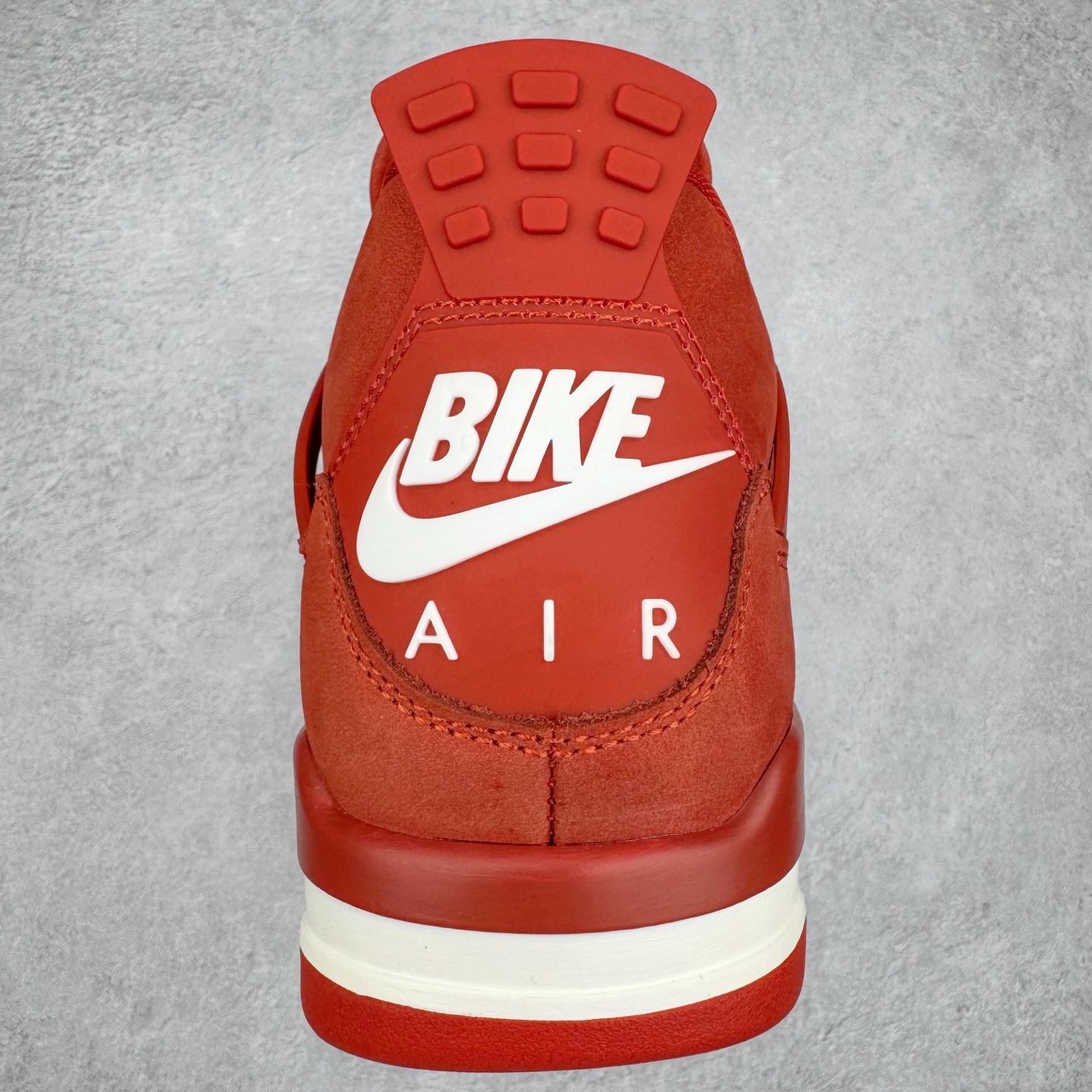 图片[8]-＃K版纯原 Nigel Sylvester x Air Jordan AJ4 “Brick by Brick” 联名红砖 货号：HF4340-800 全新升级改良 原鞋原楦原纸板同源开发 完美呈现乔4的版型 内侧正确双色网格 还原细节 原厂皮料 正确气垫颜色 正确网格工艺 正确拉帮工艺 全鞋原装材料制作 原档案原模具打造 支持全方位与正品对比 尺码：40 40.5 41 42 42.5 43 44 44.5 45 46 47.5-选品中心