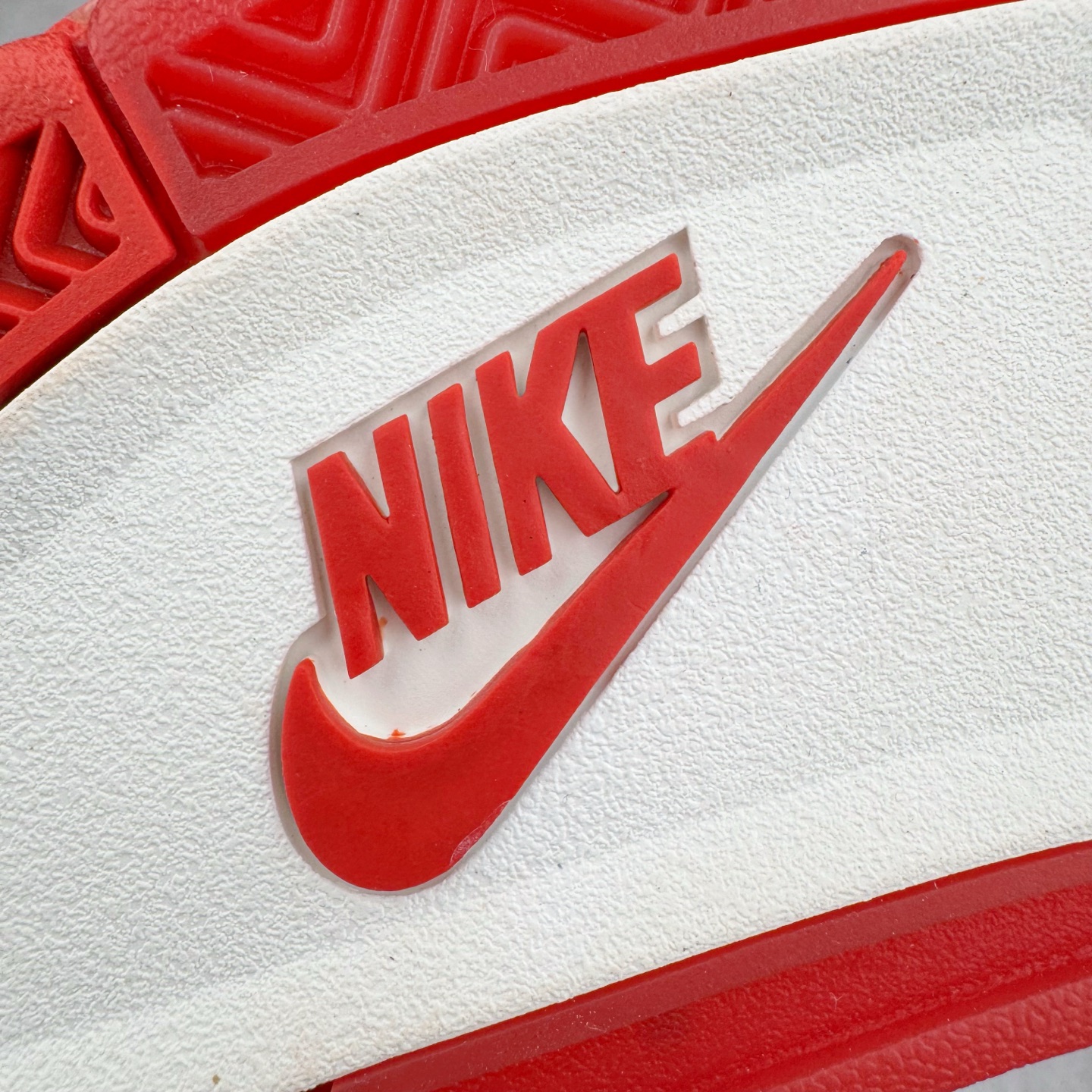 图片[21]-＃K版纯原 Nigel Sylvester x Air Jordan AJ4 “Brick by Brick” 联名红砖 货号：HF4340-800 全新升级改良 原鞋原楦原纸板同源开发 完美呈现乔4的版型 内侧正确双色网格 还原细节 原厂皮料 正确气垫颜色 正确网格工艺 正确拉帮工艺 全鞋原装材料制作 原档案原模具打造 支持全方位与正品对比 尺码：40 40.5 41 42 42.5 43 44 44.5 45 46 47.5-选品中心