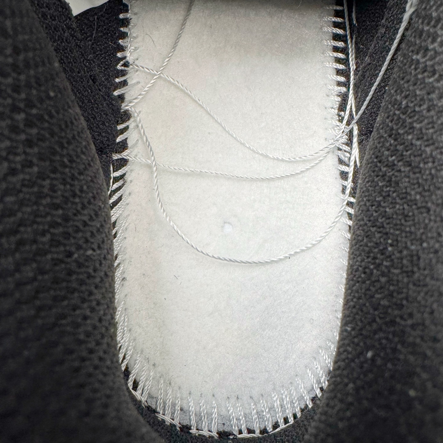 图片[10]-＃YC纯原 NK Dunk Low 奶酪小熊猫DD1391-100 此款以奶酪及国风小熊猫为灵感，奶白色和可爱奶酪黄交汇配色营造不一般的复古气质，呈现出鞋子的更多可玩性和潮流感。整体设计尽显个性，呈现出强烈的潮流氛围感，百搭耐看。穿着出门回头率满满，作为配搭单品更是风格鲜明，极具潮流感。定制系列天花板 无原鞋不开发 全系列得物原鞋一比一校对开发 配色持续更新中 终端对接 优势输出 全套原厂楦头原纸板数据档案倾力打造 原汁原味莞产 极致还原 圈内最强针车工艺 高端零售指定版 广东原厂配套原盒原标 鞋盒分三个尺码段 原厂冲刀 超高清洁度 全鞋零毛边皮料切割 采用原厂百宏鞋带以及原厂百宏织唛舌标 内标可供原厂几率过验 进口原装条纹中底布 四线拉帮白色点胶 原厂拉帮手法遵循公司 原厂电绣 极致还原 尺码：36 36.5 37.5 38 38.5 39 40-选品中心