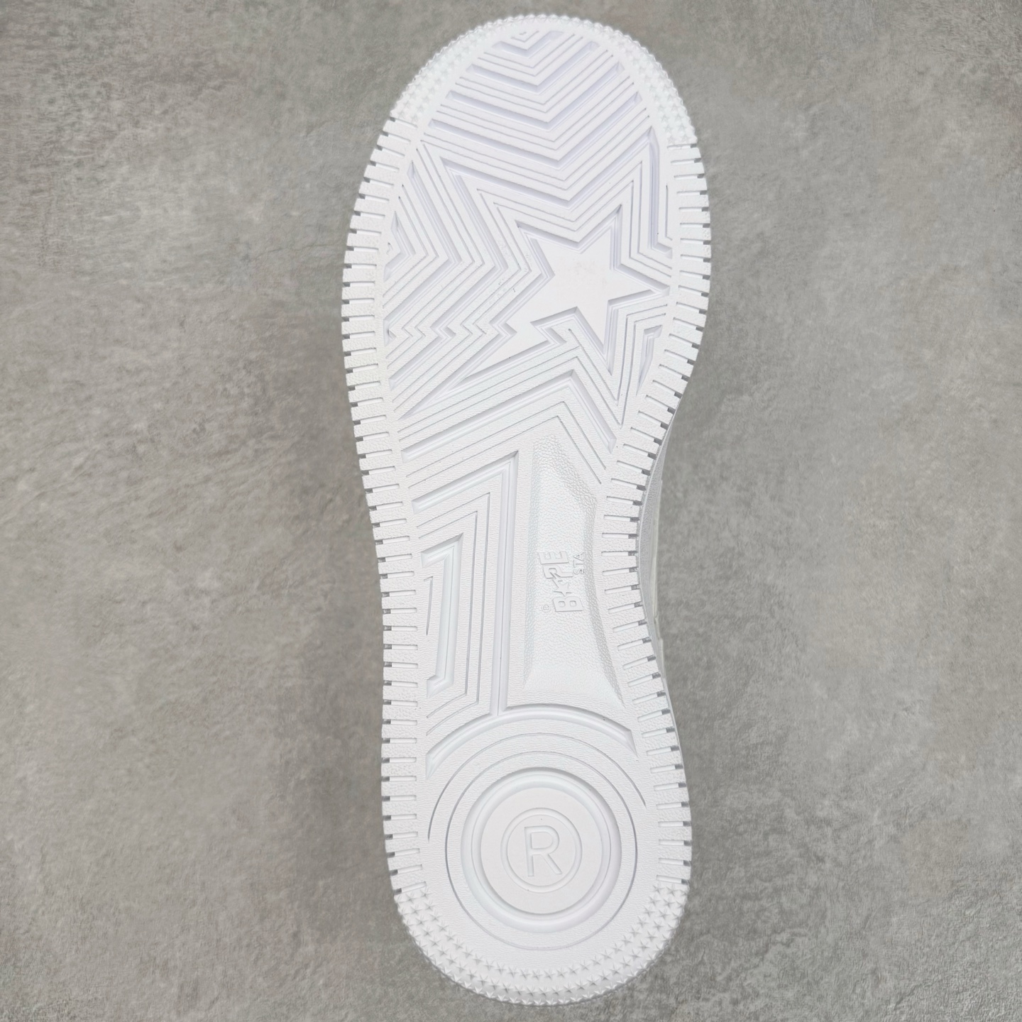 ＃纯原福利‼️
Bape Sta To Low 明星同款 猿人头经典漆皮低帮运动休闲板鞋 全套原纸板楦头