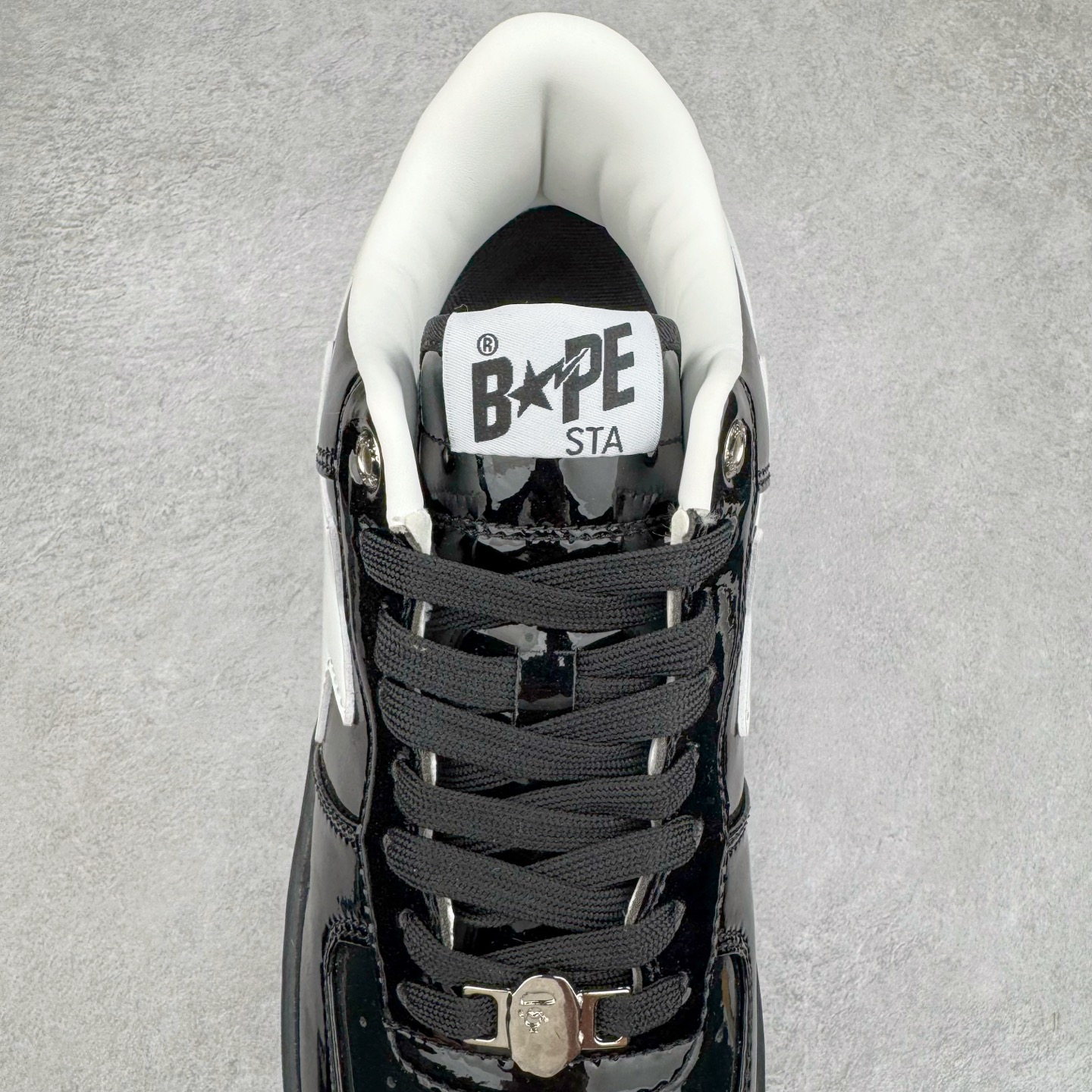 ＃纯原福利‼️
Bape Sta To Low 明星同款 猿人头经典漆皮低帮运动休闲板鞋 全套原纸板楦头