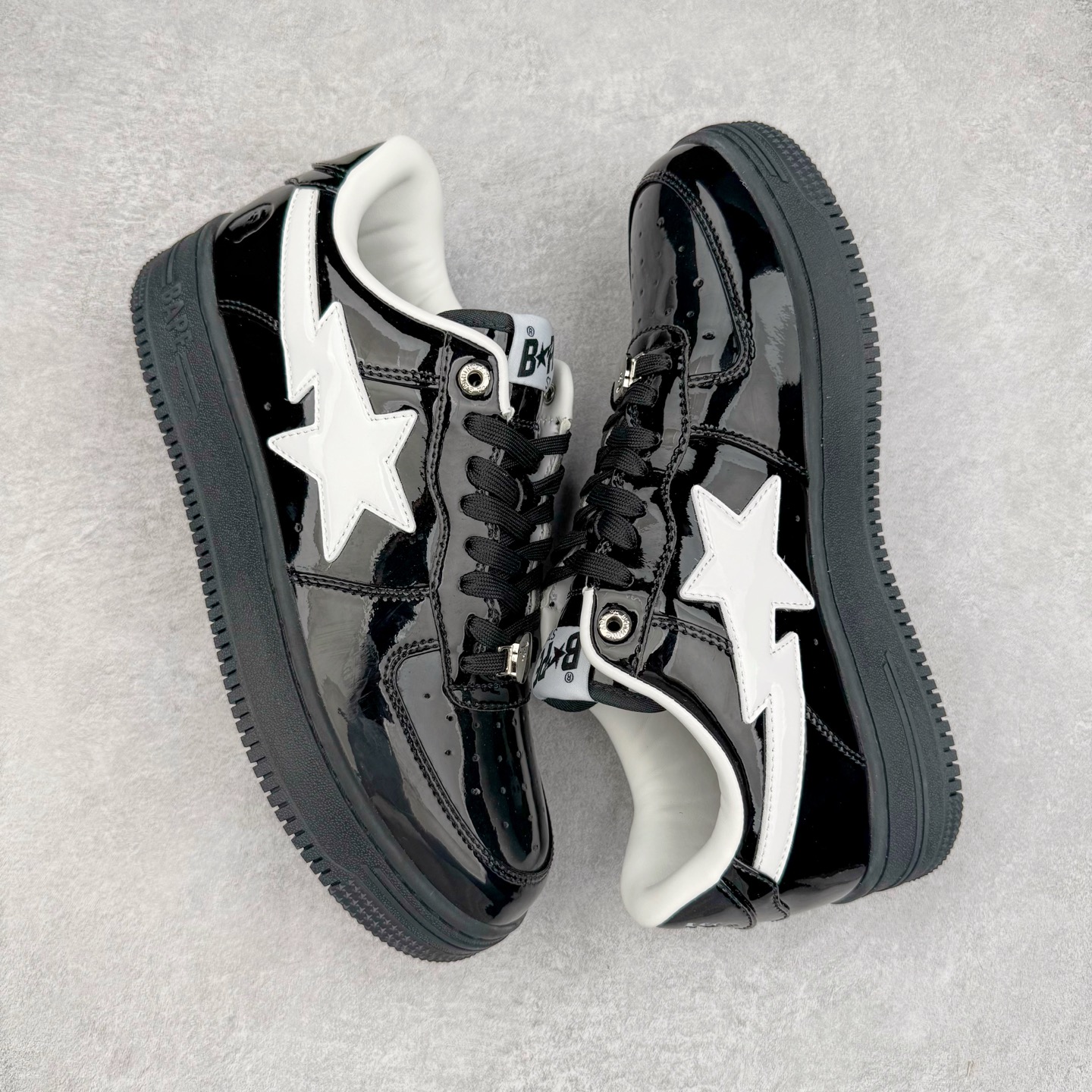 ＃纯原福利‼️
Bape Sta To Low 明星同款 猿人头经典漆皮低帮运动休闲板鞋 全套原纸板楦头