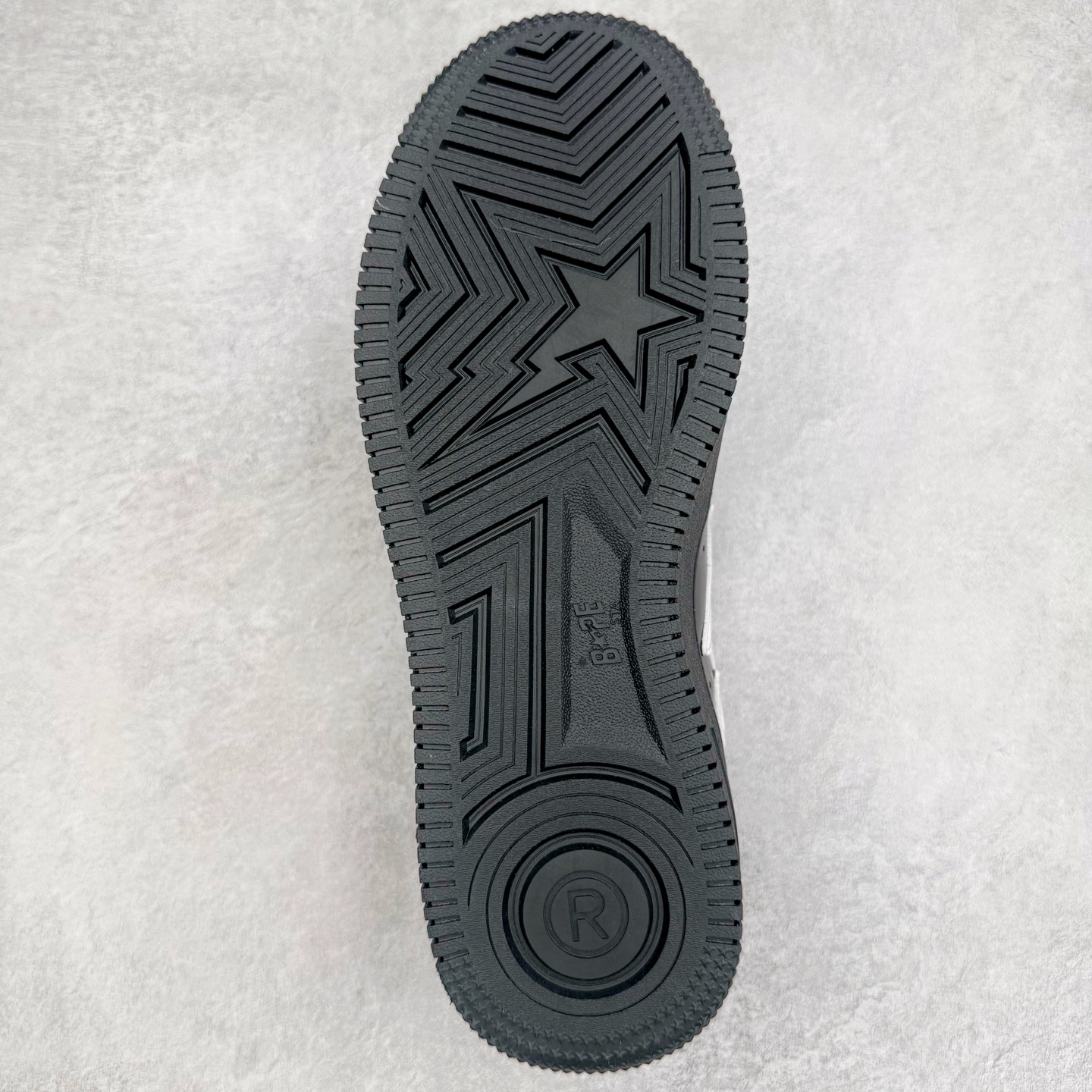 ＃纯原福利‼️
Bape Sta To Low 明星同款 猿人头经典漆皮低帮运动休闲板鞋 全套原纸板楦头