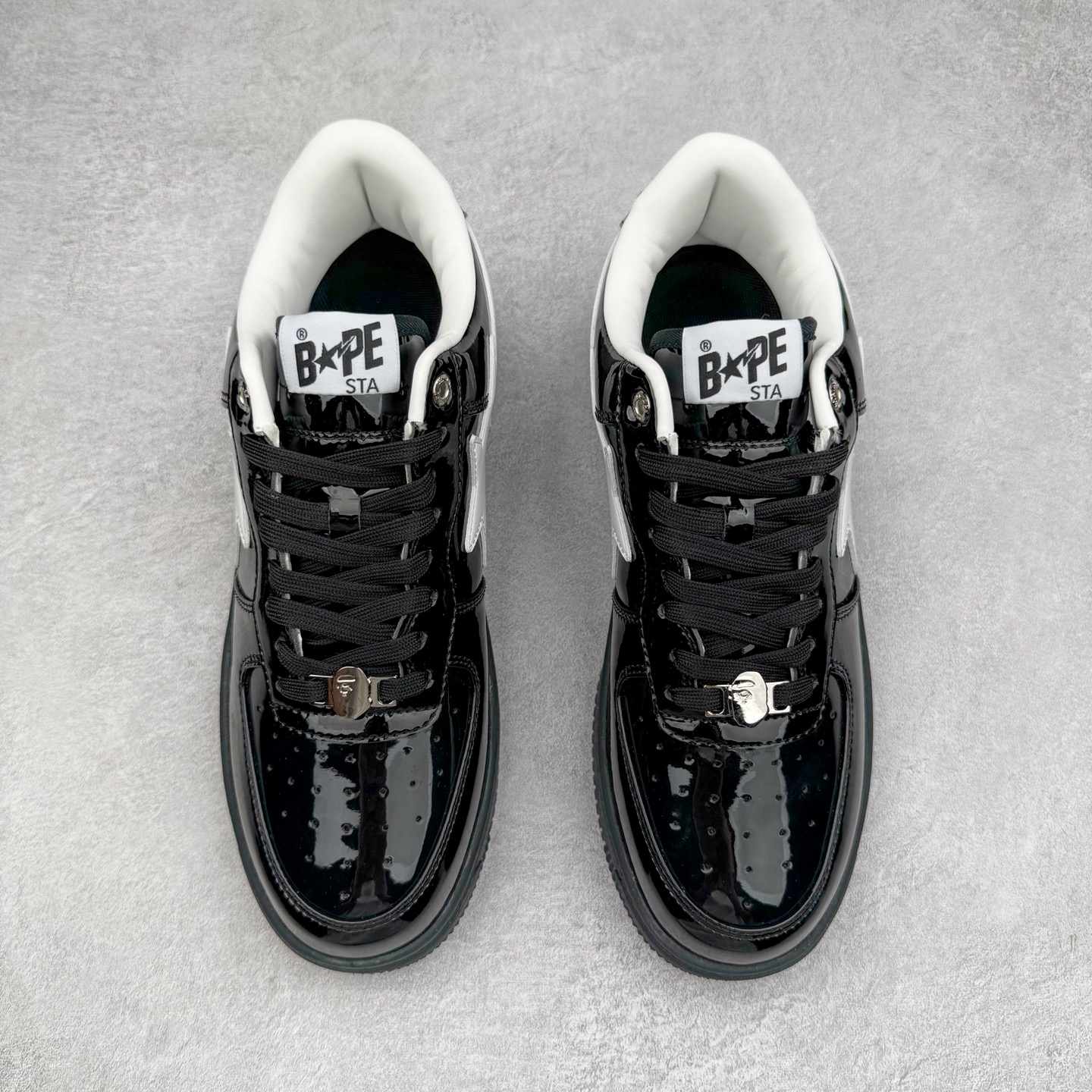 ＃纯原福利‼️
Bape Sta To Low 明星同款 猿人头经典漆皮低帮运动休闲板鞋 全套原纸板楦头