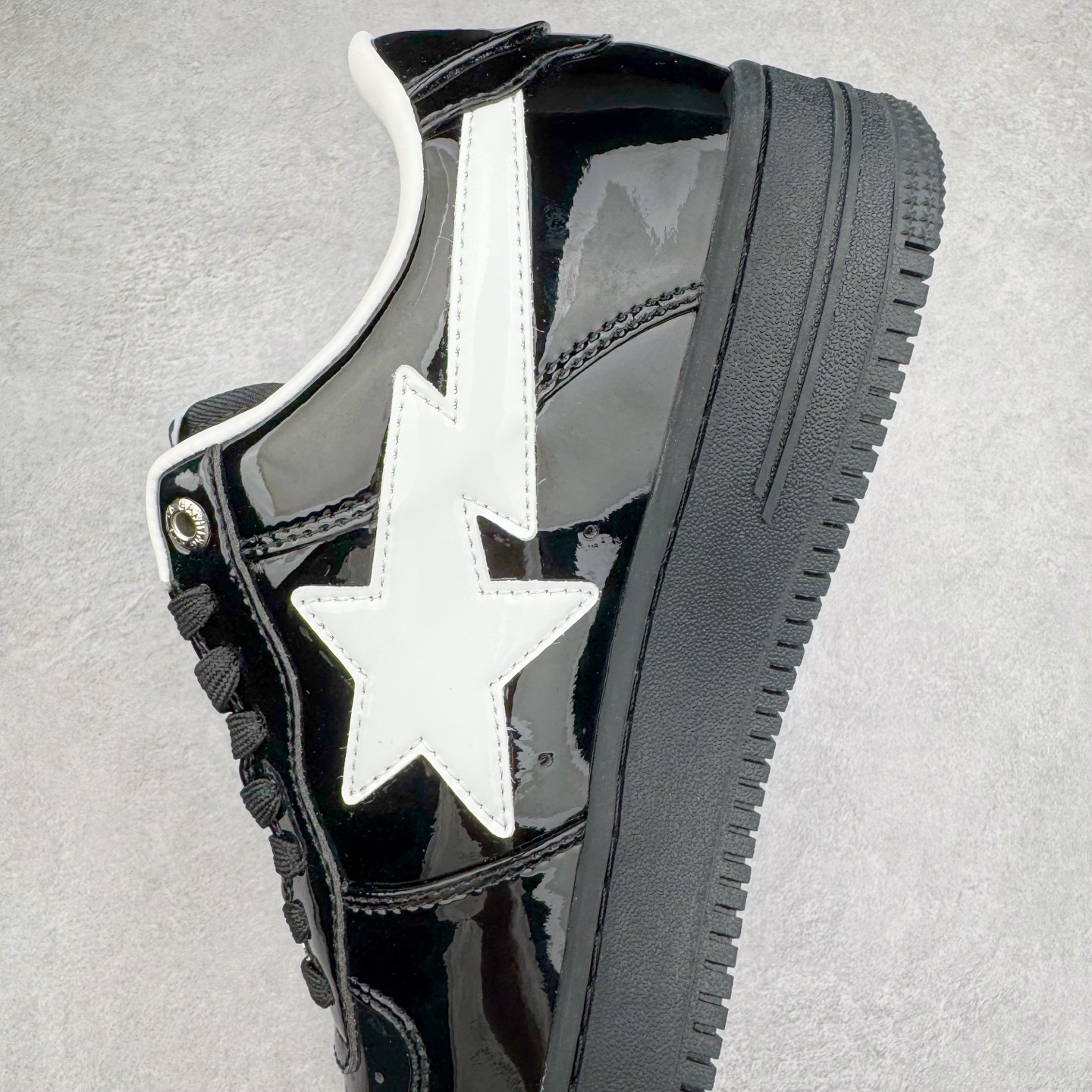 ＃纯原福利‼️
Bape Sta To Low 明星同款 猿人头经典漆皮低帮运动休闲板鞋 全套原纸板楦头