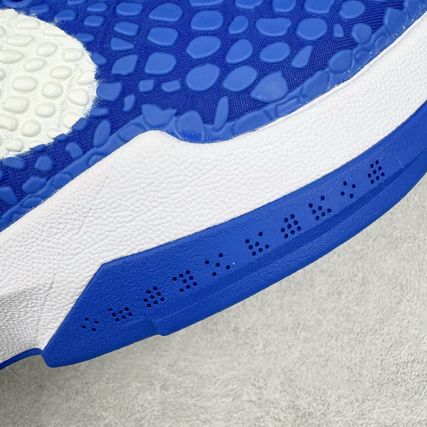 图片[16]-＃Star NK Zoom Kobe 6 Protro 科比六代 道奇蓝白 CW2190-400 圈内顶级批次 完美复刻公司货 前掌超大Zoom Turbo气垫 后掌EVA缓震 真正的原汁原味 还原ZP脚感 全身鞋材卡料色独家定制 唯一正确喷漆工艺Swoosh 正确凹凸蛇鳞工艺 正确鞋面渐变效果 内全置真动飞态线 独立原厂模具 最大尺码达到48.5码 首批不拼图大几率过验 亲测已过 支持各种高强度实战 无需担心 上脚价 补货周期极长 脚宽建议买大半码 科比系列前掌偏窄 不影响二次销售 支持七天无理由退换 尺码：40 40.5 41 42 42.5 43 44 44.5 45 45.5 46 47.5 48.5-选品中心