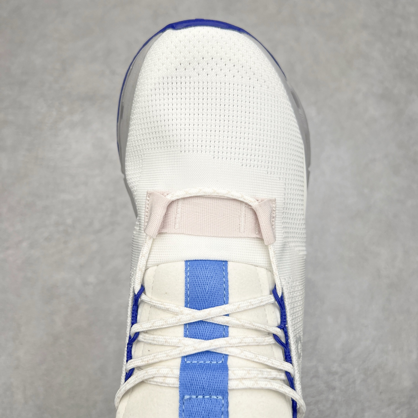 图片[4]-On昂跑 Cloudnova 轻量舒适织物回弹减震透气轻便耐磨防滑低帮休闲跑步鞋 昂跑运动品牌 开创于2010年 缓震着陆、强效回弹、轻柔质感的设计构思始终是ON研制关键 与此同时基于“为全球提供革新性的跑步感受”信念 陆续推出了多款跑鞋及其以专业运动人体跑步工程学为设计关键的功能性跑步服饰设备 让跑者不费力气地畅快畅跑 尺码：36 36.5 37.5 38 38.5 39 40 40.5 41 42 42.5 43 44 44.5 45-选品中心