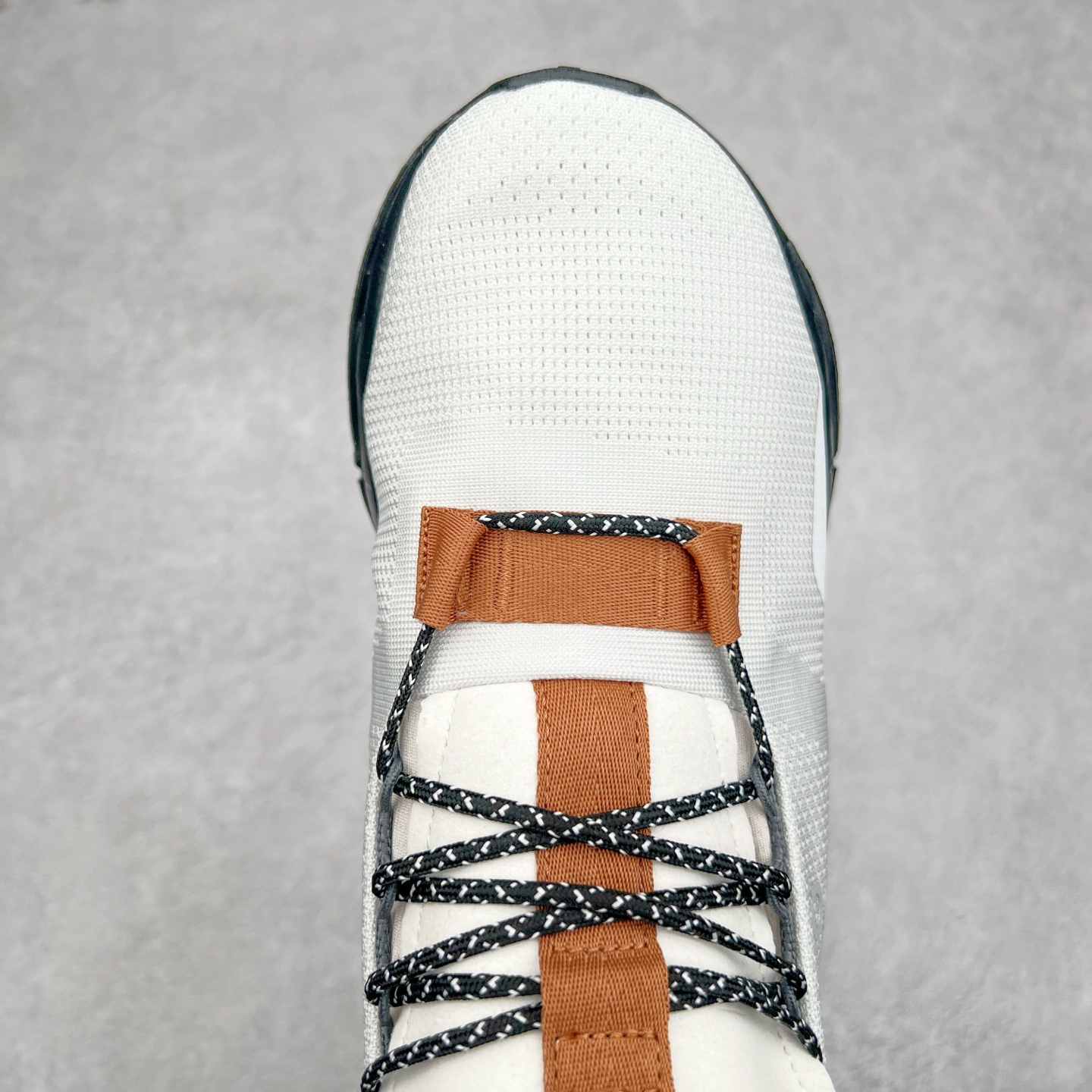 图片[4]-On昂跑 Cloudnova 轻量舒适织物回弹减震透气轻便耐磨防滑低帮休闲跑步鞋 昂跑运动品牌 开创于2010年 缓震着陆、强效回弹、轻柔质感的设计构思始终是ON研制关键 与此同时基于“为全球提供革新性的跑步感受”信念 陆续推出了多款跑鞋及其以专业运动人体跑步工程学为设计关键的功能性跑步服饰设备 让跑者不费力气地畅快畅跑 尺码：36 36.5 37.5 38 38.5 39 40 40.5 41 42 42.5 43 44 44.5 45-选品中心