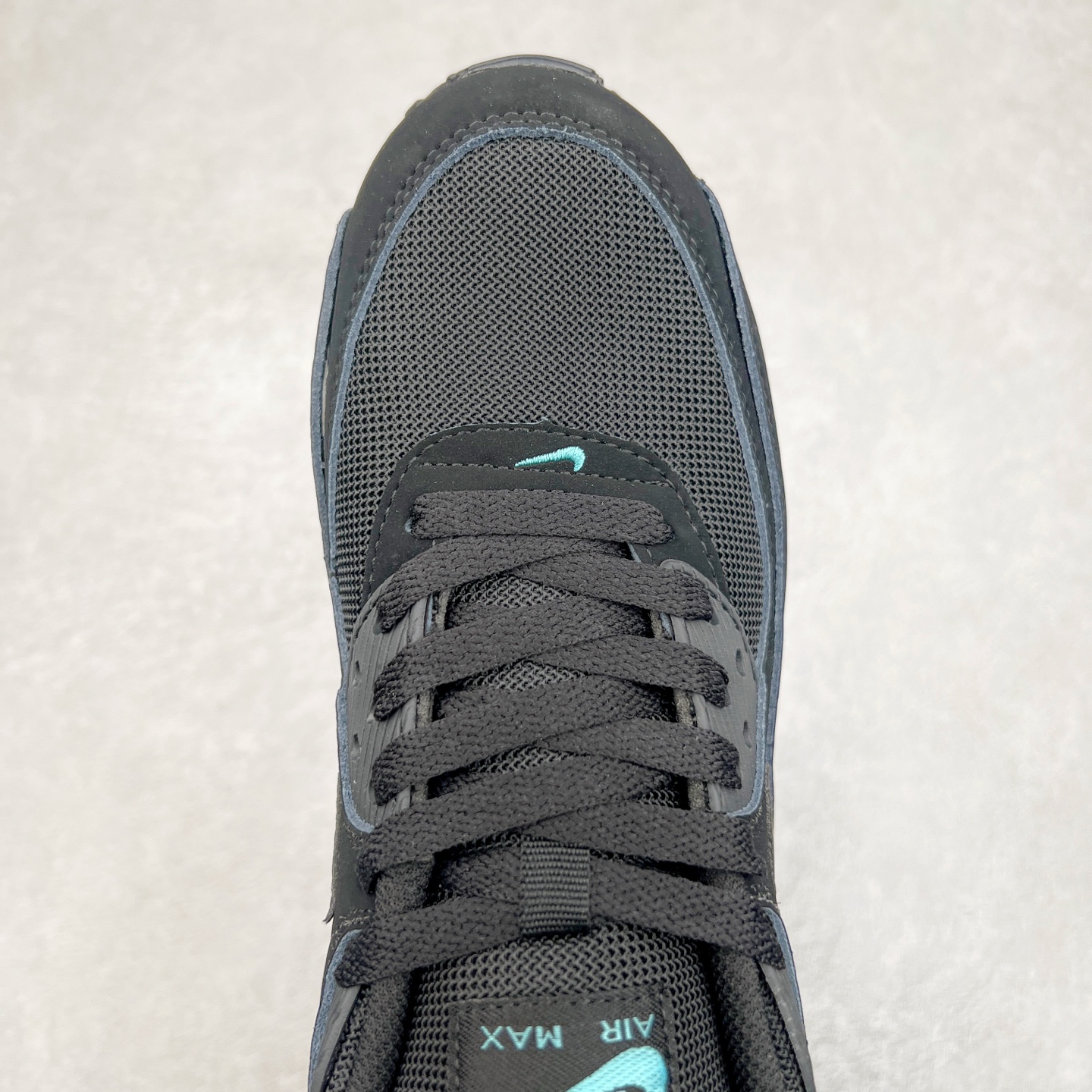 图片[4]-＃MX版 NK Air MAX 90 气垫复古减震跑步鞋 HV6224-001 经典重温 独家陆续补货 外单专供大厂出品 品质稳定 一百余色 终端操作 Air Max 90于1990年推出 来自Air Max系列 在Air Max 1的基础上改进而得 增加了气垫面积 外型上也更为流线 最特別的就是加入了菱纹塑胶嵌板 为Air Max 90增添了许多潮流气息 皮革鞋面 造就出色耐穿性和支撑力 Max Air缓震配置搭配泡棉中底 令Air Max 90轻盈而舒适 华夫格橡胶外底 铸就Air Max 90非凡的抓地力 而Air Max 90不仅是一双跑鞋 它成功跨越了时间的演进 成为了球鞋文化与潮流圈中最熟为人知的鞋款之一 尺码：36 36.5 37.5 38 38.5 39 40 40.5 41 42 42.5 43 44 44.5 45-选品中心