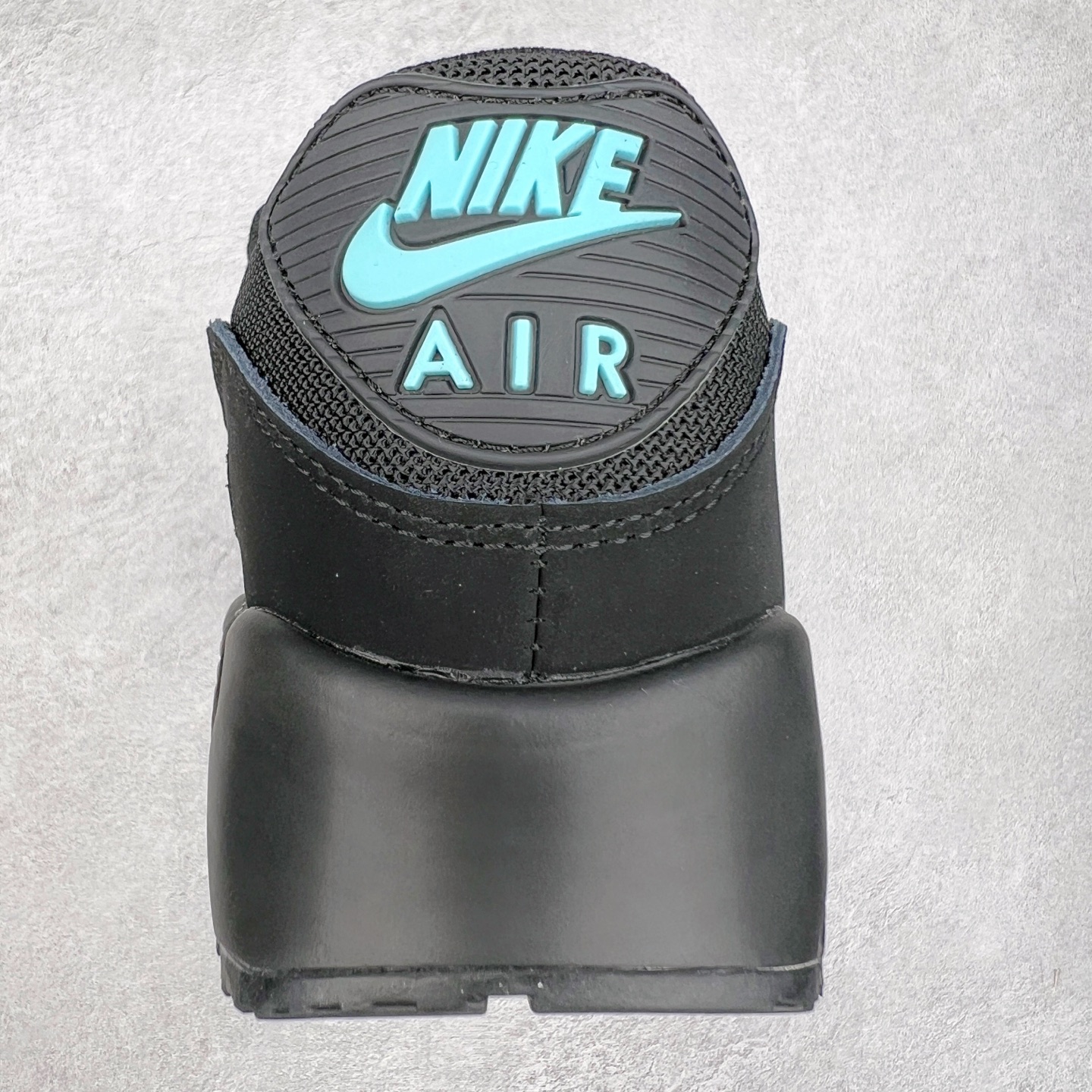 图片[8]-＃MX版 NK Air MAX 90 气垫复古减震跑步鞋 HV6224-001 经典重温 独家陆续补货 外单专供大厂出品 品质稳定 一百余色 终端操作 Air Max 90于1990年推出 来自Air Max系列 在Air Max 1的基础上改进而得 增加了气垫面积 外型上也更为流线 最特別的就是加入了菱纹塑胶嵌板 为Air Max 90增添了许多潮流气息 皮革鞋面 造就出色耐穿性和支撑力 Max Air缓震配置搭配泡棉中底 令Air Max 90轻盈而舒适 华夫格橡胶外底 铸就Air Max 90非凡的抓地力 而Air Max 90不仅是一双跑鞋 它成功跨越了时间的演进 成为了球鞋文化与潮流圈中最熟为人知的鞋款之一 尺码：36 36.5 37.5 38 38.5 39 40 40.5 41 42 42.5 43 44 44.5 45-选品中心