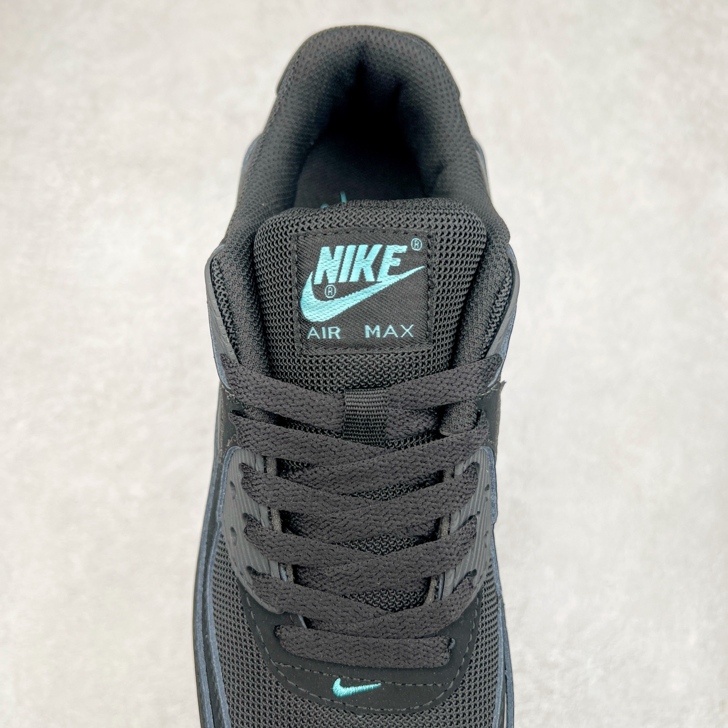 图片[5]-＃MX版 NK Air MAX 90 气垫复古减震跑步鞋 HV6224-001 经典重温 独家陆续补货 外单专供大厂出品 品质稳定 一百余色 终端操作 Air Max 90于1990年推出 来自Air Max系列 在Air Max 1的基础上改进而得 增加了气垫面积 外型上也更为流线 最特別的就是加入了菱纹塑胶嵌板 为Air Max 90增添了许多潮流气息 皮革鞋面 造就出色耐穿性和支撑力 Max Air缓震配置搭配泡棉中底 令Air Max 90轻盈而舒适 华夫格橡胶外底 铸就Air Max 90非凡的抓地力 而Air Max 90不仅是一双跑鞋 它成功跨越了时间的演进 成为了球鞋文化与潮流圈中最熟为人知的鞋款之一 尺码：36 36.5 37.5 38 38.5 39 40 40.5 41 42 42.5 43 44 44.5 45-选品中心