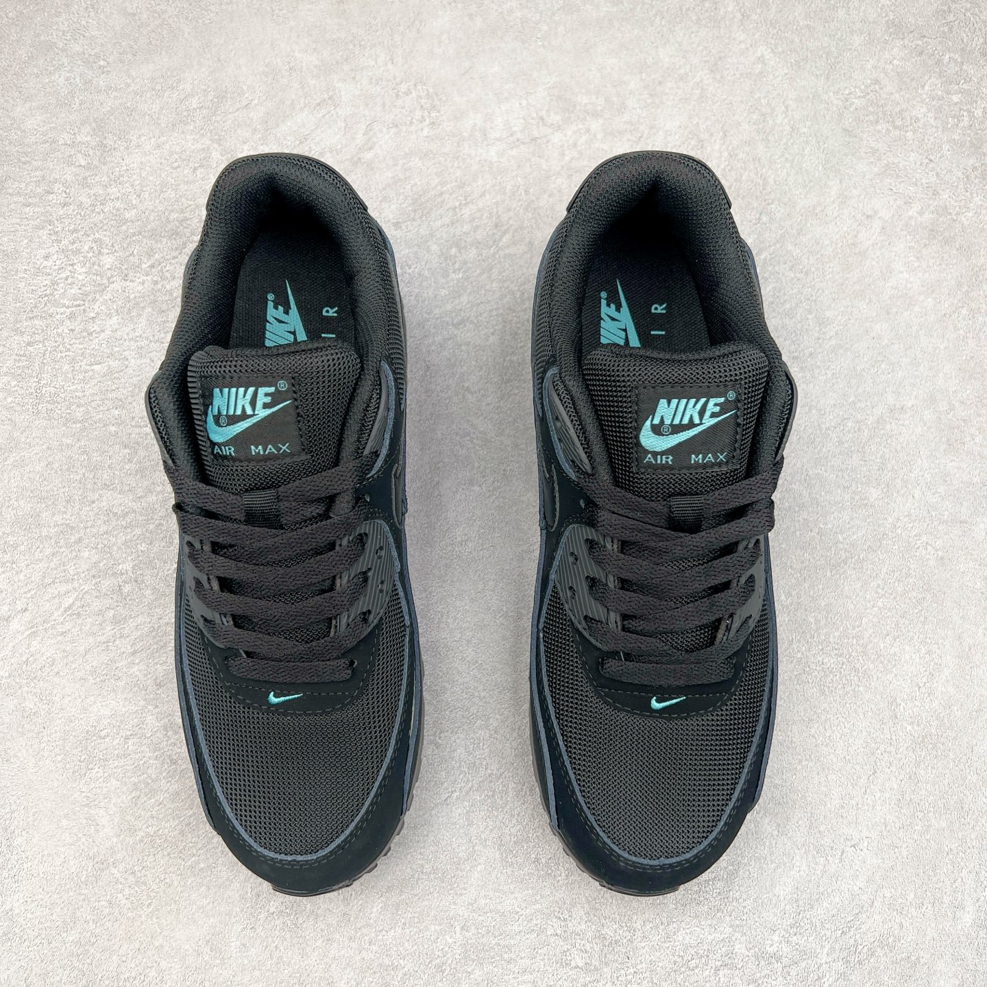 图片[2]-＃MX版 NK Air MAX 90 气垫复古减震跑步鞋 HV6224-001 经典重温 独家陆续补货 外单专供大厂出品 品质稳定 一百余色 终端操作 Air Max 90于1990年推出 来自Air Max系列 在Air Max 1的基础上改进而得 增加了气垫面积 外型上也更为流线 最特別的就是加入了菱纹塑胶嵌板 为Air Max 90增添了许多潮流气息 皮革鞋面 造就出色耐穿性和支撑力 Max Air缓震配置搭配泡棉中底 令Air Max 90轻盈而舒适 华夫格橡胶外底 铸就Air Max 90非凡的抓地力 而Air Max 90不仅是一双跑鞋 它成功跨越了时间的演进 成为了球鞋文化与潮流圈中最熟为人知的鞋款之一 尺码：36 36.5 37.5 38 38.5 39 40 40.5 41 42 42.5 43 44 44.5 45-选品中心