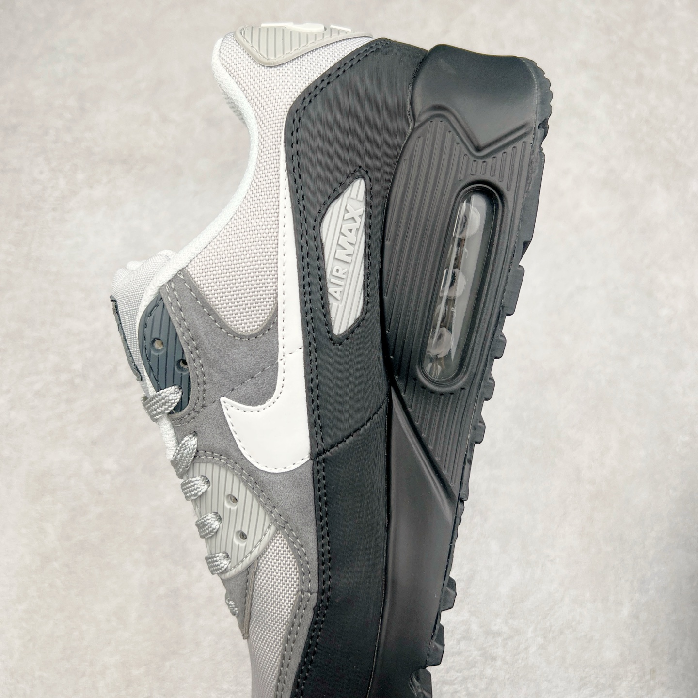 图片[7]-＃MX版 NK Air MAX 90 气垫复古减震跑步鞋 HQ3817-001 经典重温 独家陆续补货 外单专供大厂出品 品质稳定 一百余色 终端操作 Air Max 90于1990年推出 来自Air Max系列 在Air Max 1的基础上改进而得 增加了气垫面积 外型上也更为流线 最特別的就是加入了菱纹塑胶嵌板 为Air Max 90增添了许多潮流气息 皮革鞋面 造就出色耐穿性和支撑力 Max Air缓震配置搭配泡棉中底 令Air Max 90轻盈而舒适 华夫格橡胶外底 铸就Air Max 90非凡的抓地力 而Air Max 90不仅是一双跑鞋 它成功跨越了时间的演进 成为了球鞋文化与潮流圈中最熟为人知的鞋款之一 尺码：36 36.5 37.5 38 38.5 39 40 40.5 41 42 42.5 43 44 44.5 45-选品中心