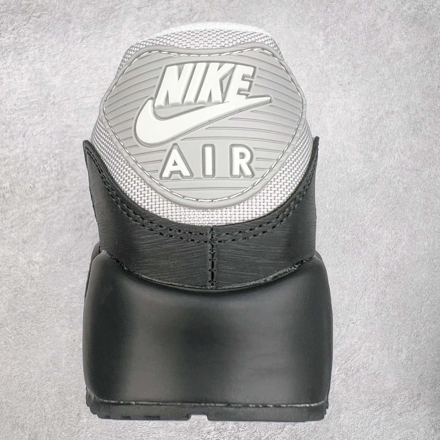 图片[8]-＃MX版 NK Air MAX 90 气垫复古减震跑步鞋 HQ3817-001 经典重温 独家陆续补货 外单专供大厂出品 品质稳定 一百余色 终端操作 Air Max 90于1990年推出 来自Air Max系列 在Air Max 1的基础上改进而得 增加了气垫面积 外型上也更为流线 最特別的就是加入了菱纹塑胶嵌板 为Air Max 90增添了许多潮流气息 皮革鞋面 造就出色耐穿性和支撑力 Max Air缓震配置搭配泡棉中底 令Air Max 90轻盈而舒适 华夫格橡胶外底 铸就Air Max 90非凡的抓地力 而Air Max 90不仅是一双跑鞋 它成功跨越了时间的演进 成为了球鞋文化与潮流圈中最熟为人知的鞋款之一 尺码：36 36.5 37.5 38 38.5 39 40 40.5 41 42 42.5 43 44 44.5 45-选品中心