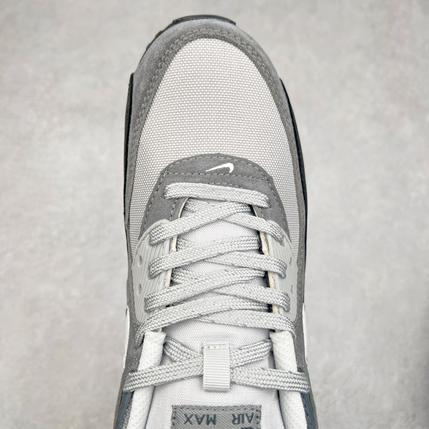 图片[4]-＃MX版 NK Air MAX 90 气垫复古减震跑步鞋 HQ3817-001 经典重温 独家陆续补货 外单专供大厂出品 品质稳定 一百余色 终端操作 Air Max 90于1990年推出 来自Air Max系列 在Air Max 1的基础上改进而得 增加了气垫面积 外型上也更为流线 最特別的就是加入了菱纹塑胶嵌板 为Air Max 90增添了许多潮流气息 皮革鞋面 造就出色耐穿性和支撑力 Max Air缓震配置搭配泡棉中底 令Air Max 90轻盈而舒适 华夫格橡胶外底 铸就Air Max 90非凡的抓地力 而Air Max 90不仅是一双跑鞋 它成功跨越了时间的演进 成为了球鞋文化与潮流圈中最熟为人知的鞋款之一 尺码：36 36.5 37.5 38 38.5 39 40 40.5 41 42 42.5 43 44 44.5 45-选品中心