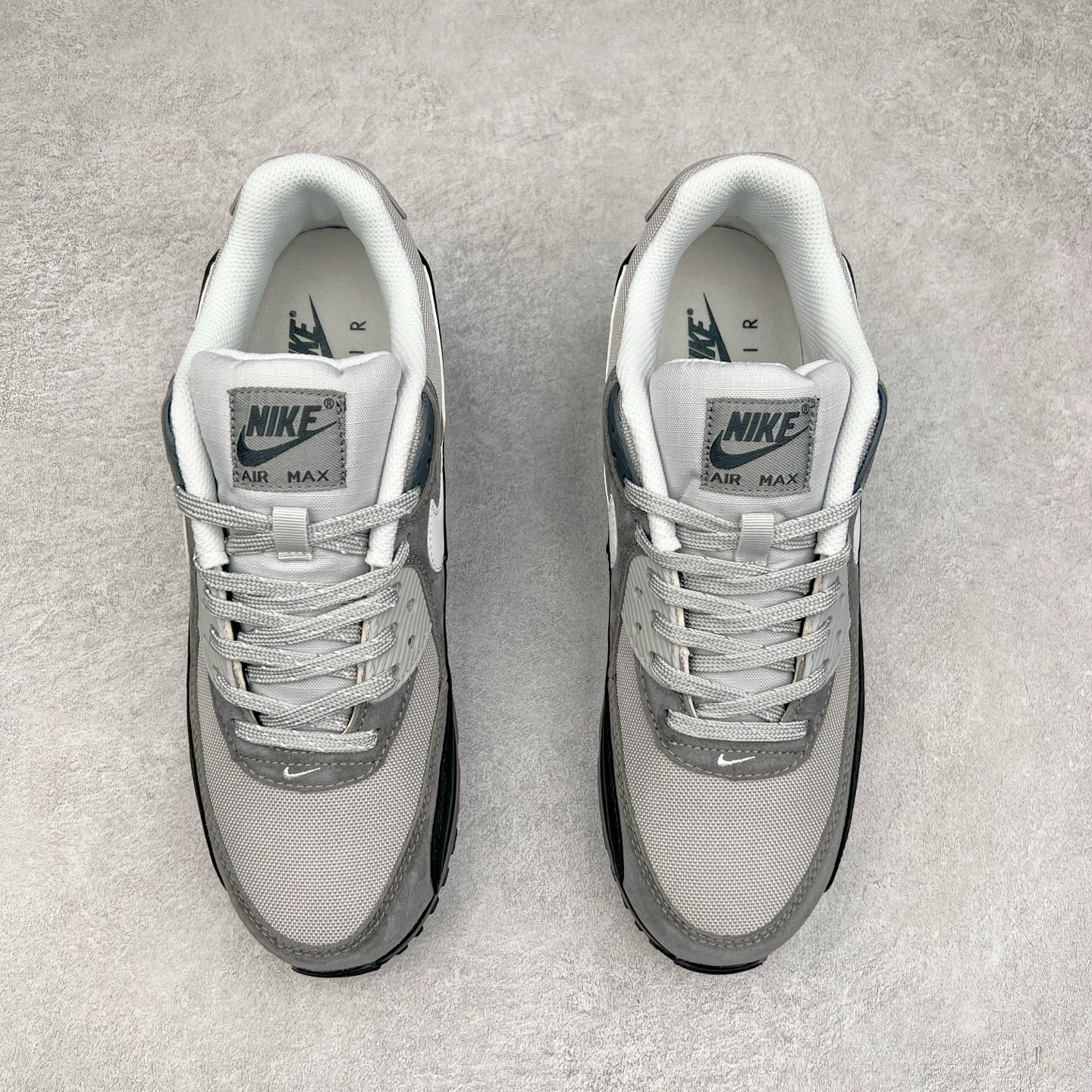 图片[2]-＃MX版 NK Air MAX 90 气垫复古减震跑步鞋 HQ3817-001 经典重温 独家陆续补货 外单专供大厂出品 品质稳定 一百余色 终端操作 Air Max 90于1990年推出 来自Air Max系列 在Air Max 1的基础上改进而得 增加了气垫面积 外型上也更为流线 最特別的就是加入了菱纹塑胶嵌板 为Air Max 90增添了许多潮流气息 皮革鞋面 造就出色耐穿性和支撑力 Max Air缓震配置搭配泡棉中底 令Air Max 90轻盈而舒适 华夫格橡胶外底 铸就Air Max 90非凡的抓地力 而Air Max 90不仅是一双跑鞋 它成功跨越了时间的演进 成为了球鞋文化与潮流圈中最熟为人知的鞋款之一 尺码：36 36.5 37.5 38 38.5 39 40 40.5 41 42 42.5 43 44 44.5 45-选品中心