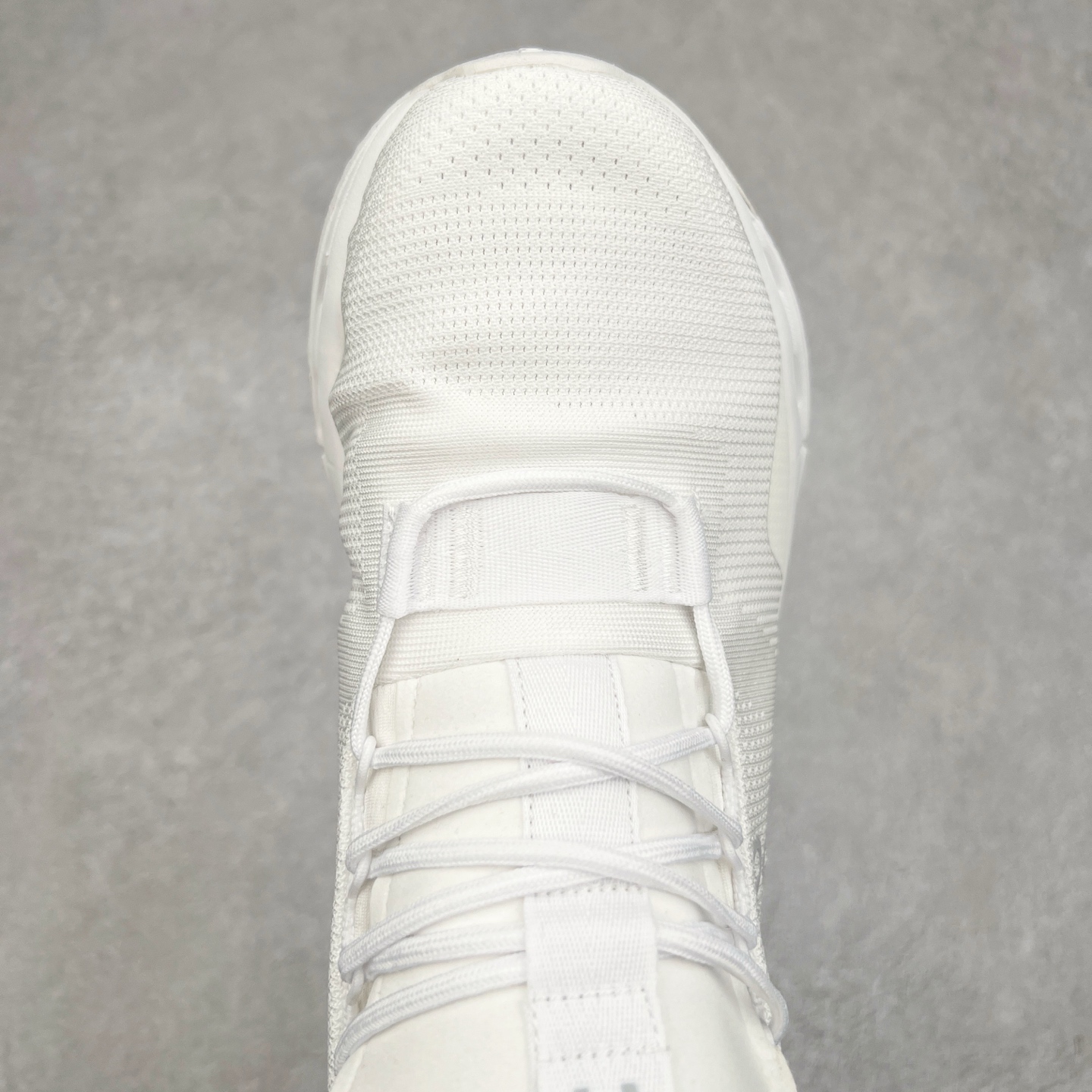 图片[4]-On昂跑 Cloudnova 轻量舒适织物回弹减震透气轻便耐磨防滑低帮休闲跑步鞋 昂跑运动品牌 开创于2010年 缓震着陆、强效回弹、轻柔质感的设计构思始终是ON研制关键 与此同时基于“为全球提供革新性的跑步感受”信念 陆续推出了多款跑鞋及其以专业运动人体跑步工程学为设计关键的功能性跑步服饰设备 让跑者不费力气地畅快畅跑 尺码：36 36.5 37.5 38 38.5 39 40 40.5 41 42 42.5 43 44 44.5 45-选品中心