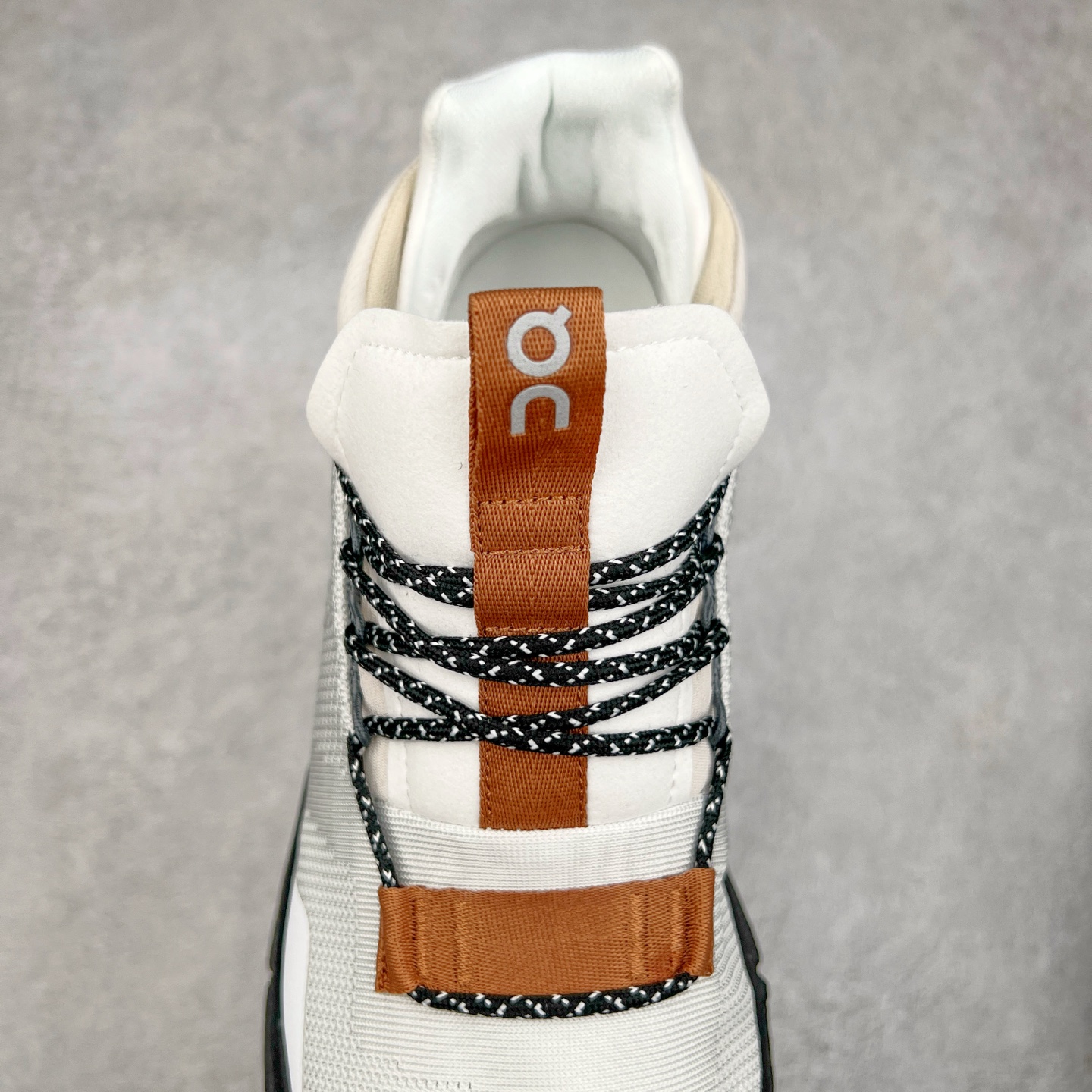 图片[5]-On昂跑 Cloudnova 轻量舒适织物回弹减震透气轻便耐磨防滑低帮休闲跑步鞋 昂跑运动品牌 开创于2010年 缓震着陆、强效回弹、轻柔质感的设计构思始终是ON研制关键 与此同时基于“为全球提供革新性的跑步感受”信念 陆续推出了多款跑鞋及其以专业运动人体跑步工程学为设计关键的功能性跑步服饰设备 让跑者不费力气地畅快畅跑 尺码：36 36.5 37.5 38 38.5 39 40 40.5 41 42 42.5 43 44 44.5 45-选品中心