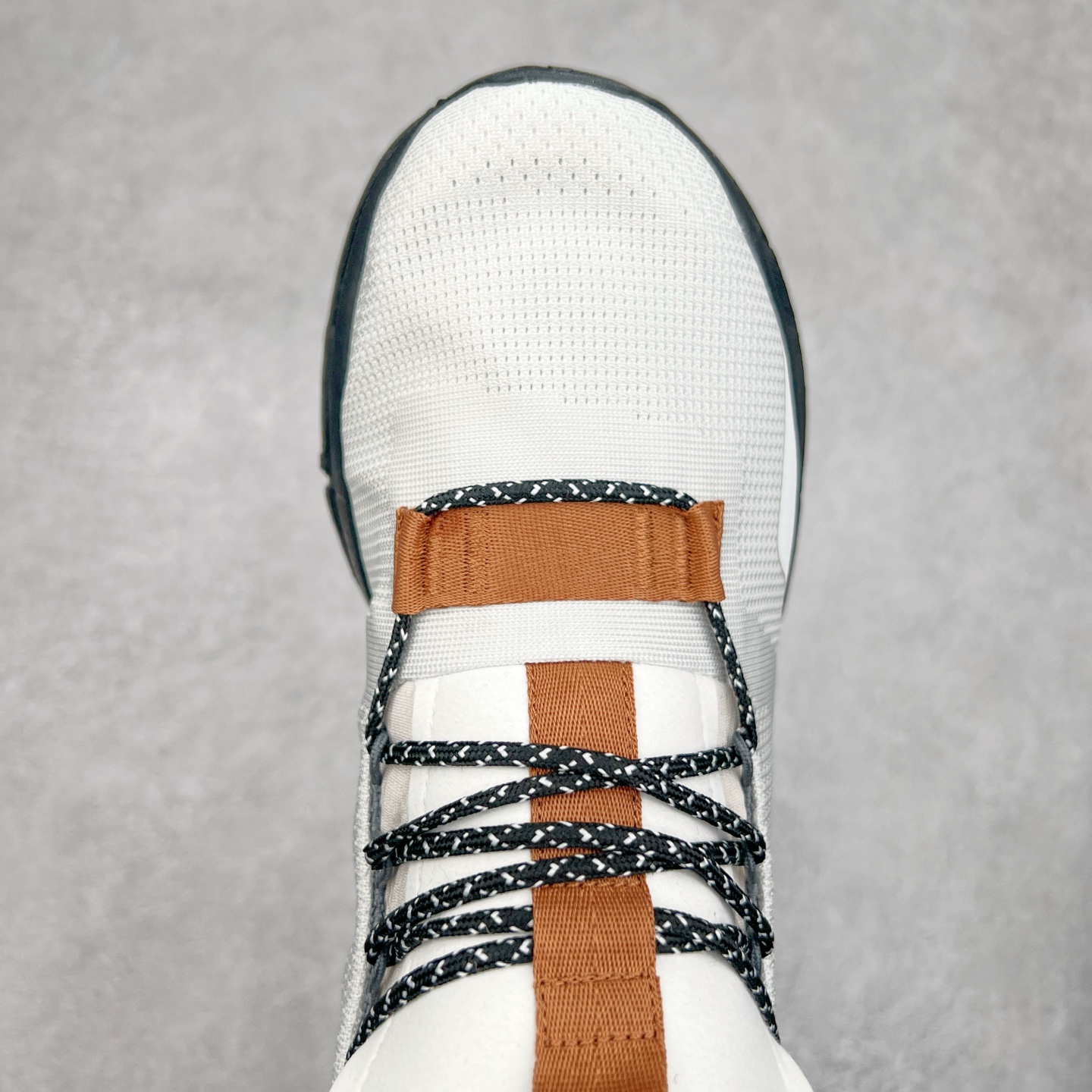 图片[4]-On昂跑 Cloudnova 轻量舒适织物回弹减震透气轻便耐磨防滑低帮休闲跑步鞋 昂跑运动品牌 开创于2010年 缓震着陆、强效回弹、轻柔质感的设计构思始终是ON研制关键 与此同时基于“为全球提供革新性的跑步感受”信念 陆续推出了多款跑鞋及其以专业运动人体跑步工程学为设计关键的功能性跑步服饰设备 让跑者不费力气地畅快畅跑 尺码：36 36.5 37.5 38 38.5 39 40 40.5 41 42 42.5 43 44 44.5 45-选品中心