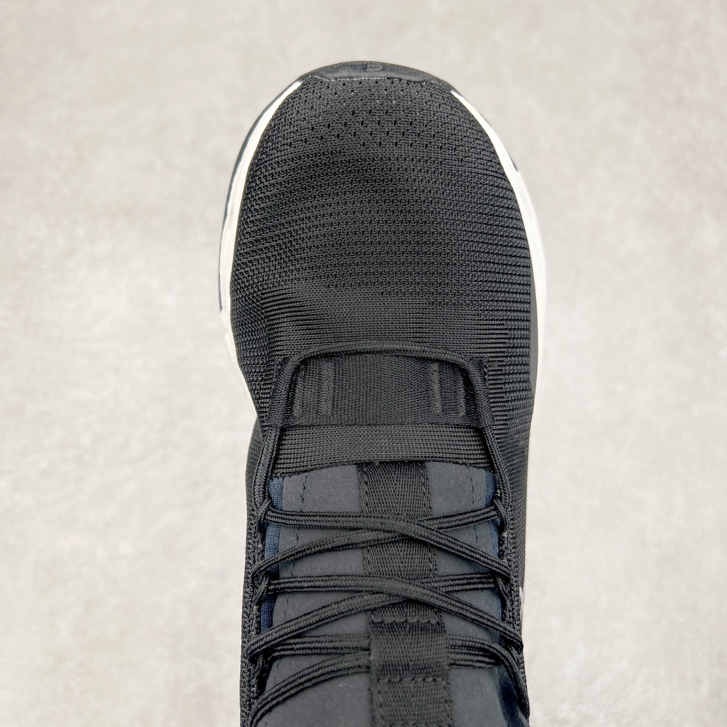 图片[4]-On昂跑 Cloudnova 轻量舒适织物回弹减震透气轻便耐磨防滑低帮休闲跑步鞋 昂跑运动品牌 开创于2010年 缓震着陆、强效回弹、轻柔质感的设计构思始终是ON研制关键 与此同时基于“为全球提供革新性的跑步感受”信念 陆续推出了多款跑鞋及其以专业运动人体跑步工程学为设计关键的功能性跑步服饰设备 让跑者不费力气地畅快畅跑 尺码：36 36.5 37.5 38 38.5 39 40 40.5 41 42 42.5 43 44 44.5 45-选品中心