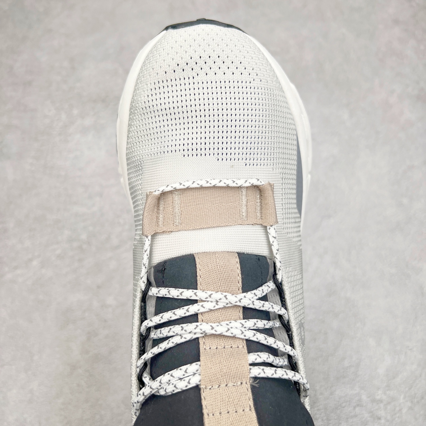 图片[4]-On昂跑 Cloudnova 轻量舒适织物回弹减震透气轻便耐磨防滑低帮休闲跑步鞋 昂跑运动品牌 开创于2010年 缓震着陆、强效回弹、轻柔质感的设计构思始终是ON研制关键 与此同时基于“为全球提供革新性的跑步感受”信念 陆续推出了多款跑鞋及其以专业运动人体跑步工程学为设计关键的功能性跑步服饰设备 让跑者不费力气地畅快畅跑 尺码：36 36.5 37.5 38 38.5 39 40 40.5 41 42 42.5 43 44 44.5 45-选品中心