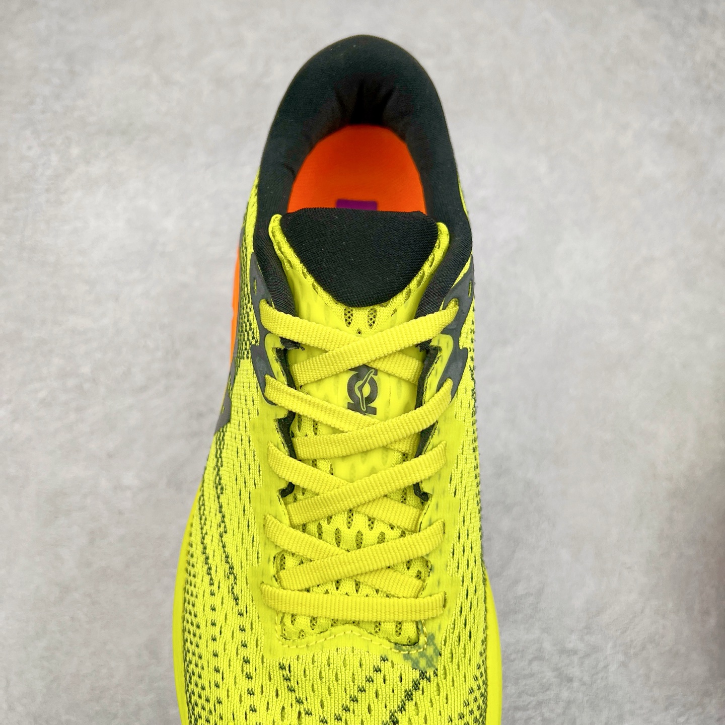 图片[5]-HOKA ONE ONE RINCON 4 舒适防滑耐磨低帮休闲跑步鞋 Rincon 4 是一款日常训练用的跑步鞋，踩上去的感觉很结实。它适合中短距离跑步，但如果您习惯于稍硬的感觉，也可以用于长距离跑步。但它的速度不够快，不能作为速度训练鞋，也不够柔软，不能作为恢复训练鞋，日常里程跑才是它的优势所在。如果您想尝试 Hoka 跑鞋，又想享受极具竞争力的价格，那就试试这款鞋吧。尺码：36 36.5 37.5 38 38.5 39 40 40.5 41 42 42.5 43 44 44.5 45-选品中心