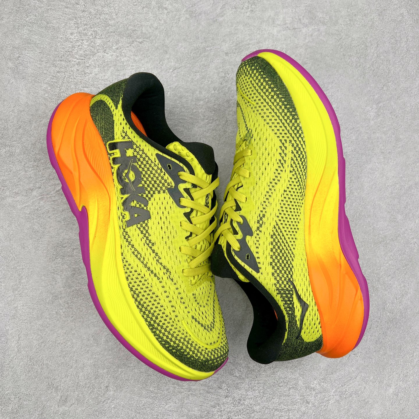 图片[3]-HOKA ONE ONE RINCON 4 舒适防滑耐磨低帮休闲跑步鞋 Rincon 4 是一款日常训练用的跑步鞋，踩上去的感觉很结实。它适合中短距离跑步，但如果您习惯于稍硬的感觉，也可以用于长距离跑步。但它的速度不够快，不能作为速度训练鞋，也不够柔软，不能作为恢复训练鞋，日常里程跑才是它的优势所在。如果您想尝试 Hoka 跑鞋，又想享受极具竞争力的价格，那就试试这款鞋吧。尺码：36 36.5 37.5 38 38.5 39 40 40.5 41 42 42.5 43 44 44.5 45-选品中心