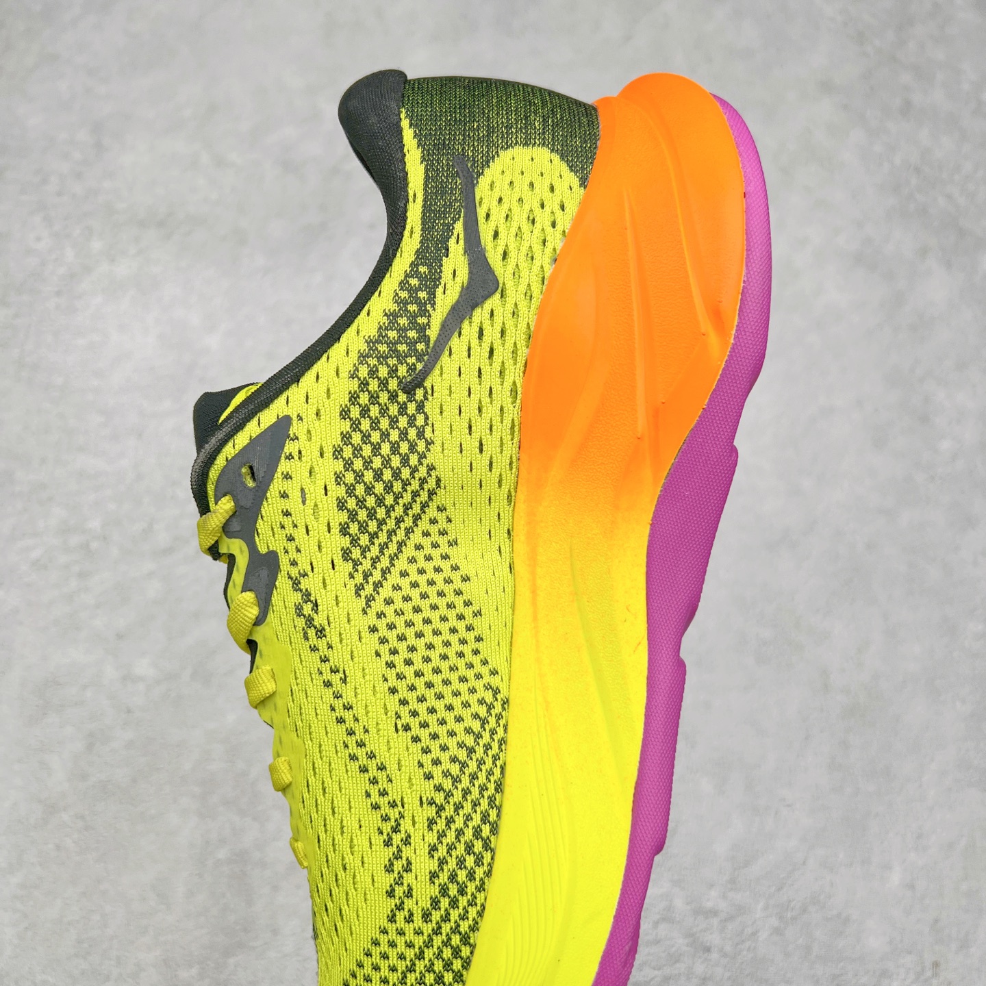 图片[7]-HOKA ONE ONE RINCON 4 舒适防滑耐磨低帮休闲跑步鞋 Rincon 4 是一款日常训练用的跑步鞋，踩上去的感觉很结实。它适合中短距离跑步，但如果您习惯于稍硬的感觉，也可以用于长距离跑步。但它的速度不够快，不能作为速度训练鞋，也不够柔软，不能作为恢复训练鞋，日常里程跑才是它的优势所在。如果您想尝试 Hoka 跑鞋，又想享受极具竞争力的价格，那就试试这款鞋吧。尺码：36 36.5 37.5 38 38.5 39 40 40.5 41 42 42.5 43 44 44.5 45-选品中心