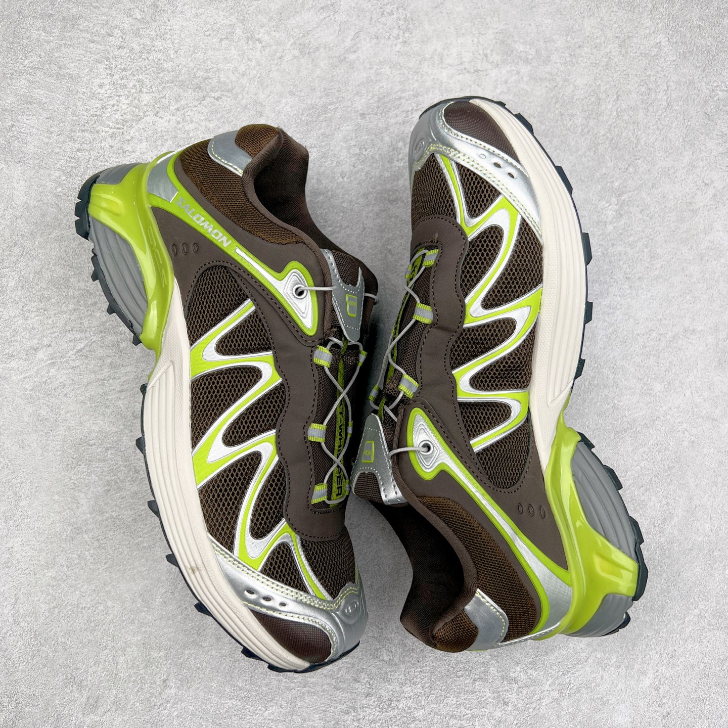 图片[3]-＃GX SALOMON XT-WHISPER 萨洛蒙圆头防滑耐磨低帮休闲越野训练城市通勤跑步鞋 男女同款 浅棕色 纯原外贸平台特供订单 耗时半年巨作 全套原纸板楦头开发 原厂特供网布配套加持 确保原汁原味 完美呈现版型 原档数据独家私模五层组合大底 男女鞋同步官方开发至46.5 原装Ortholite轻量化鞋垫 中底布带钢印编号 原厂TPU锁扣 进口港宝加持 后跟自然饱满 还原公司包裹性 鞋面以“锯齿”状的包裹系统呈现 在基色底之下加入了各种色点缀 将公司的最新技术和时尚前卫的造型融入耐用的长跑款式中 鞋面由 TPU 薄膜制成 并焊接在高耐磨网眼上 使其既时尚又坚固 由 ACS底盘支撑 可增强稳定性和支撑力 以及由橡胶凸耳 Contragrip外底覆盖的 EVA 缓冲中底 旨在应对崎岖的地形 鞋舌上的彩色Salomon 标签、Quicklace 系统以及鞋头、鞋舌和鞋跟上的附加品牌使细节更加完美 让穿着者可以轻松驾驭户外与通勤下的任何运动生活场景 无缝鞋身户外随意纵横 颜值与脚感兼备 出街通勤 绝对非常吸睛 你值得拥有 尺码：36 36.5 37.5 38 38.5 39 40 40.5 41 42 42.5 43 44 44.5 45 46 46.5 注意：偏小1码-选品中心
