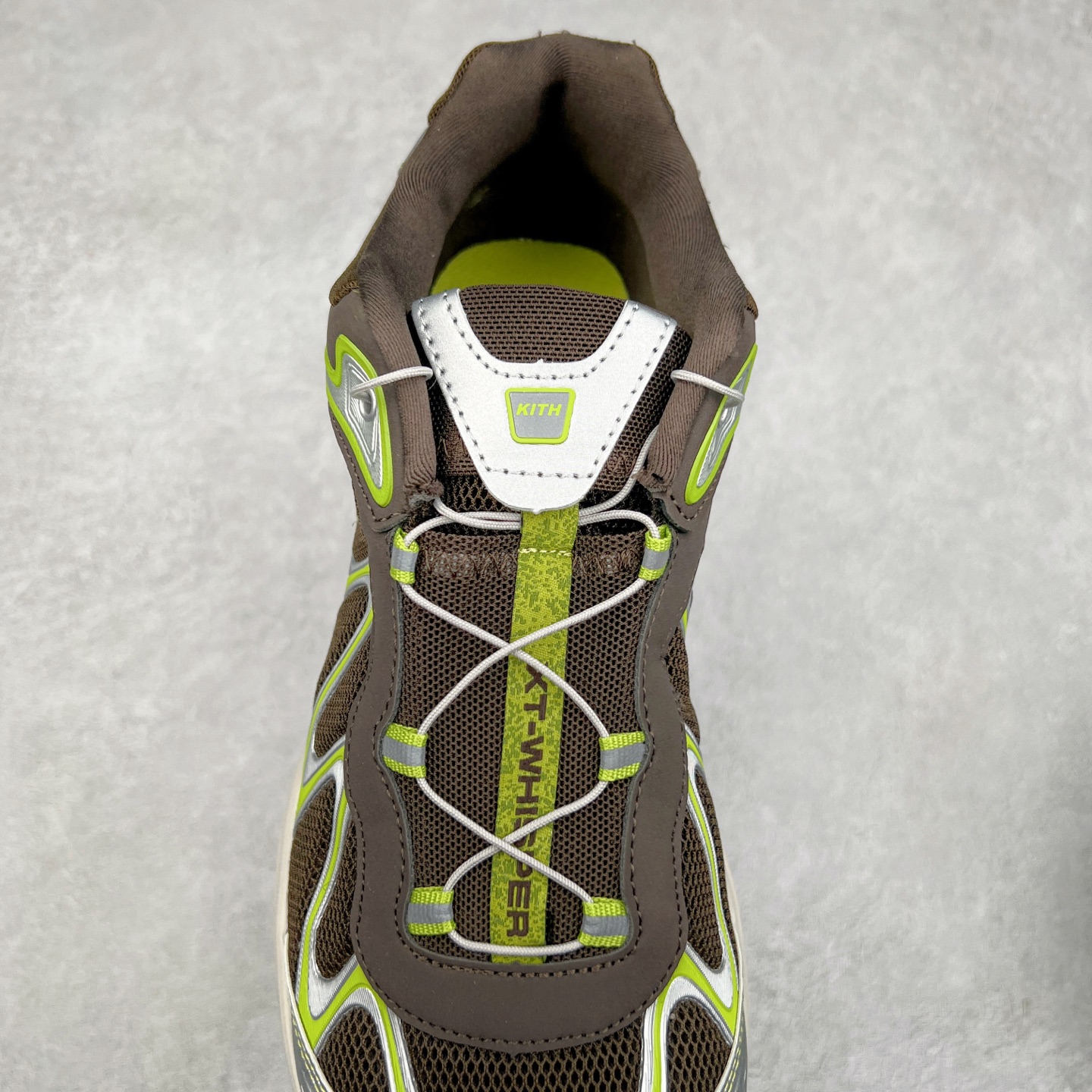 图片[5]-＃GX SALOMON XT-WHISPER 萨洛蒙圆头防滑耐磨低帮休闲越野训练城市通勤跑步鞋 男女同款 浅棕色 纯原外贸平台特供订单 耗时半年巨作 全套原纸板楦头开发 原厂特供网布配套加持 确保原汁原味 完美呈现版型 原档数据独家私模五层组合大底 男女鞋同步官方开发至46.5 原装Ortholite轻量化鞋垫 中底布带钢印编号 原厂TPU锁扣 进口港宝加持 后跟自然饱满 还原公司包裹性 鞋面以“锯齿”状的包裹系统呈现 在基色底之下加入了各种色点缀 将公司的最新技术和时尚前卫的造型融入耐用的长跑款式中 鞋面由 TPU 薄膜制成 并焊接在高耐磨网眼上 使其既时尚又坚固 由 ACS底盘支撑 可增强稳定性和支撑力 以及由橡胶凸耳 Contragrip外底覆盖的 EVA 缓冲中底 旨在应对崎岖的地形 鞋舌上的彩色Salomon 标签、Quicklace 系统以及鞋头、鞋舌和鞋跟上的附加品牌使细节更加完美 让穿着者可以轻松驾驭户外与通勤下的任何运动生活场景 无缝鞋身户外随意纵横 颜值与脚感兼备 出街通勤 绝对非常吸睛 你值得拥有 尺码：36 36.5 37.5 38 38.5 39 40 40.5 41 42 42.5 43 44 44.5 45 46 46.5 注意：偏小1码-选品中心