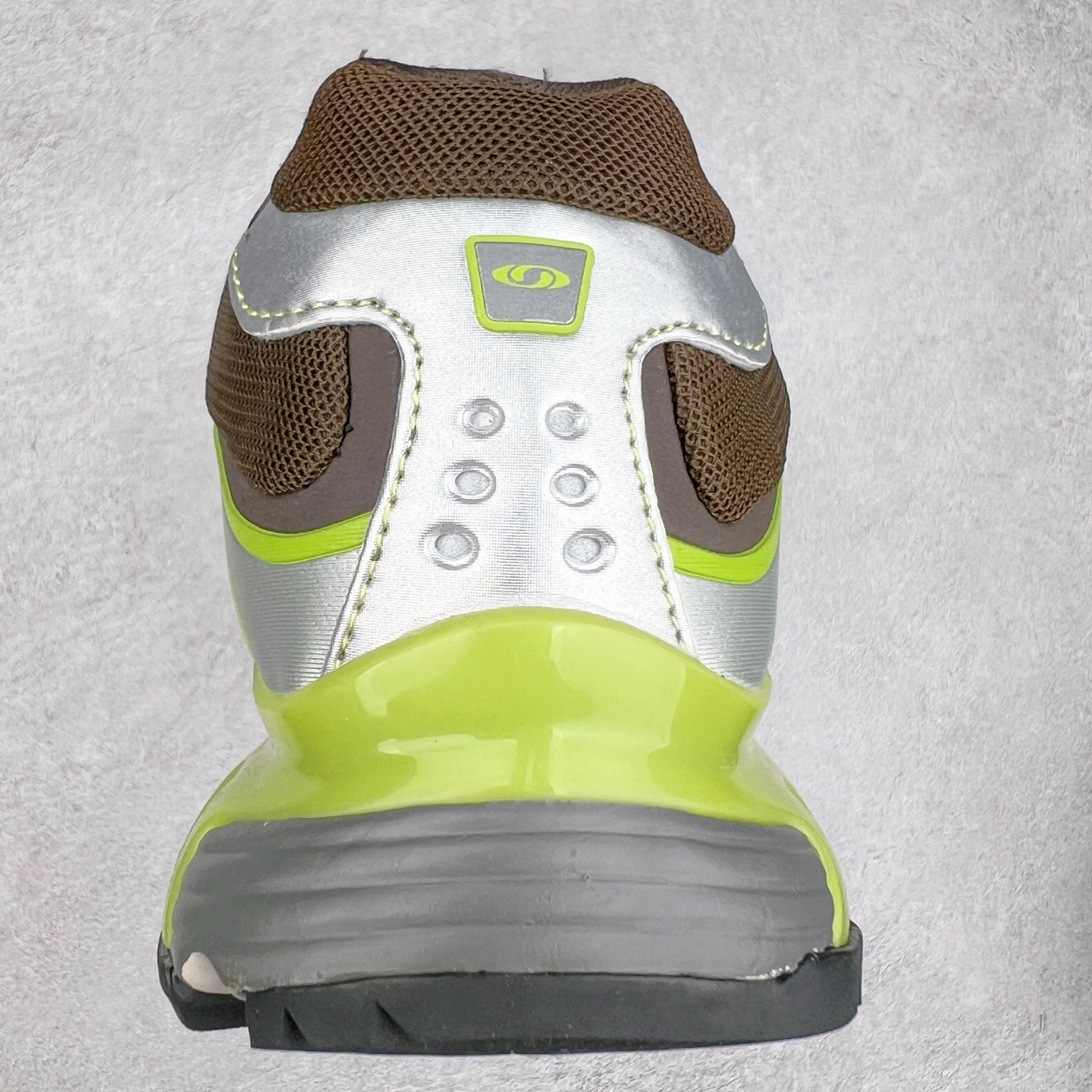 图片[8]-＃GX SALOMON XT-WHISPER 萨洛蒙圆头防滑耐磨低帮休闲越野训练城市通勤跑步鞋 男女同款 浅棕色 纯原外贸平台特供订单 耗时半年巨作 全套原纸板楦头开发 原厂特供网布配套加持 确保原汁原味 完美呈现版型 原档数据独家私模五层组合大底 男女鞋同步官方开发至46.5 原装Ortholite轻量化鞋垫 中底布带钢印编号 原厂TPU锁扣 进口港宝加持 后跟自然饱满 还原公司包裹性 鞋面以“锯齿”状的包裹系统呈现 在基色底之下加入了各种色点缀 将公司的最新技术和时尚前卫的造型融入耐用的长跑款式中 鞋面由 TPU 薄膜制成 并焊接在高耐磨网眼上 使其既时尚又坚固 由 ACS底盘支撑 可增强稳定性和支撑力 以及由橡胶凸耳 Contragrip外底覆盖的 EVA 缓冲中底 旨在应对崎岖的地形 鞋舌上的彩色Salomon 标签、Quicklace 系统以及鞋头、鞋舌和鞋跟上的附加品牌使细节更加完美 让穿着者可以轻松驾驭户外与通勤下的任何运动生活场景 无缝鞋身户外随意纵横 颜值与脚感兼备 出街通勤 绝对非常吸睛 你值得拥有 尺码：36 36.5 37.5 38 38.5 39 40 40.5 41 42 42.5 43 44 44.5 45 46 46.5 注意：偏小1码-选品中心