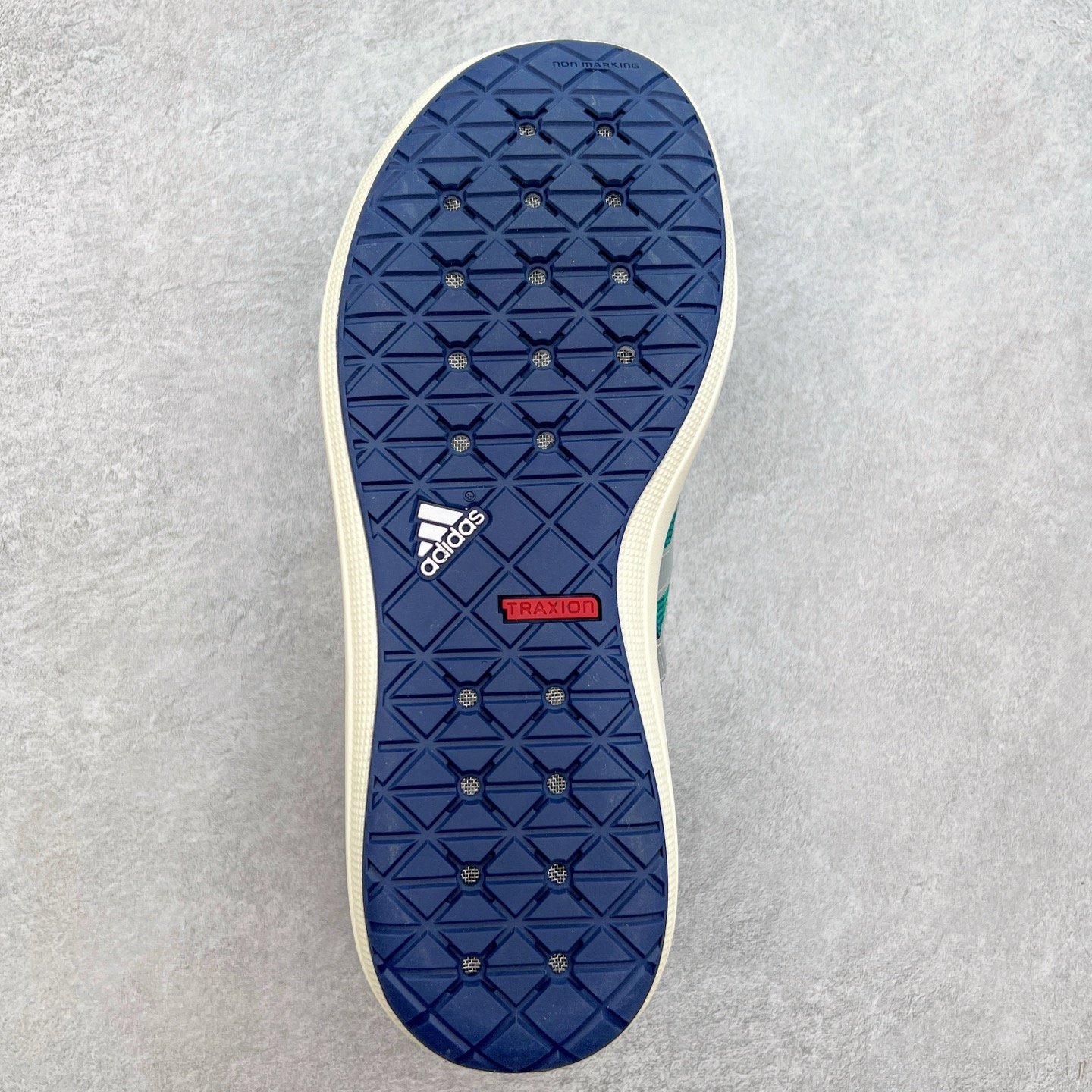 图片[9]-AD Terrex CC Boat 运动溯溪鞋户外涉水鞋 在夏日保持舒爽 采用舒适网材鞋面 MD大底 旨在伴你在湿滑表面也能轻松迈步 全新打孔设计 脚感舒适 力求让你在水边自在行走 尺码：36 36.5 37.5 38 38.5 39 40 40.5 41 42 42.5 43 44 44.5 45-选品中心