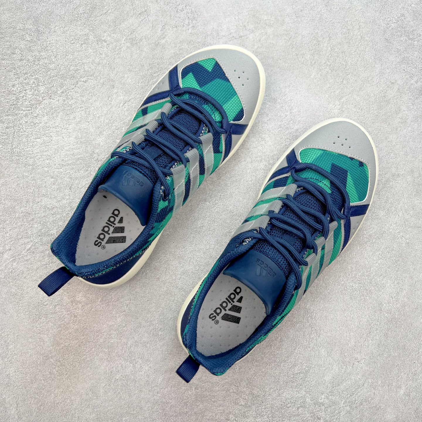 图片[3]-AD Terrex CC Boat 运动溯溪鞋户外涉水鞋 在夏日保持舒爽 采用舒适网材鞋面 MD大底 旨在伴你在湿滑表面也能轻松迈步 全新打孔设计 脚感舒适 力求让你在水边自在行走 尺码：36 36.5 37.5 38 38.5 39 40 40.5 41 42 42.5 43 44 44.5 45-选品中心