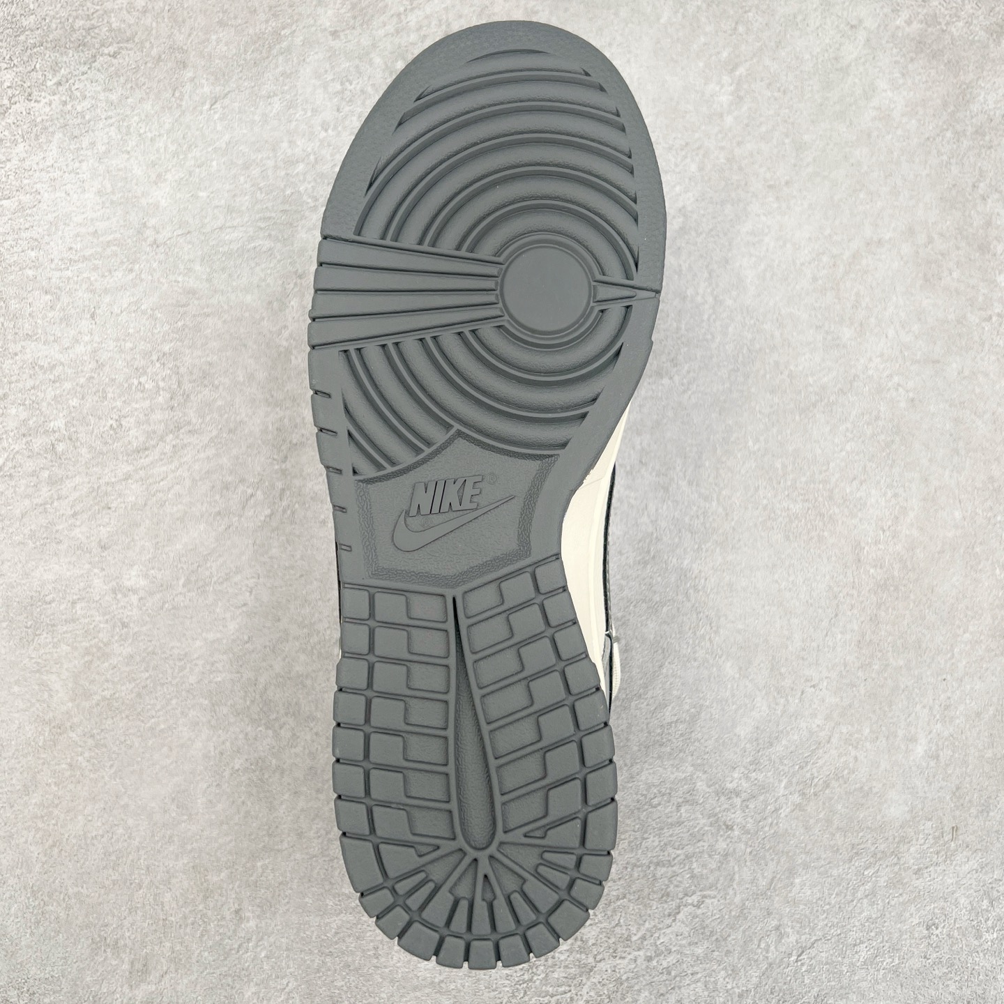 图片[9]-NK Dunk Low 定制配色 DM6868-078 大厂出品 极力推荐 原装头层材料 独家版型蒸餾加工帶來的是更好的视觉和脚感体验大厂纯原品质出货 清洁度 电绣工艺 皮料切割干净无任何毛边 细节完美 实拍调校N版已经零色差零失真 百分百还原实物色彩所见即所得 不存在货不对板色差等低级问题 选购参考实物拍摄 不混卖不参货 只用心做好货严格选品 承诺混一赔十 尺码：36 36.5 37.5 38 38.5 39 40 40.5 41 42 42.5 43 44 44.5 45-选品中心