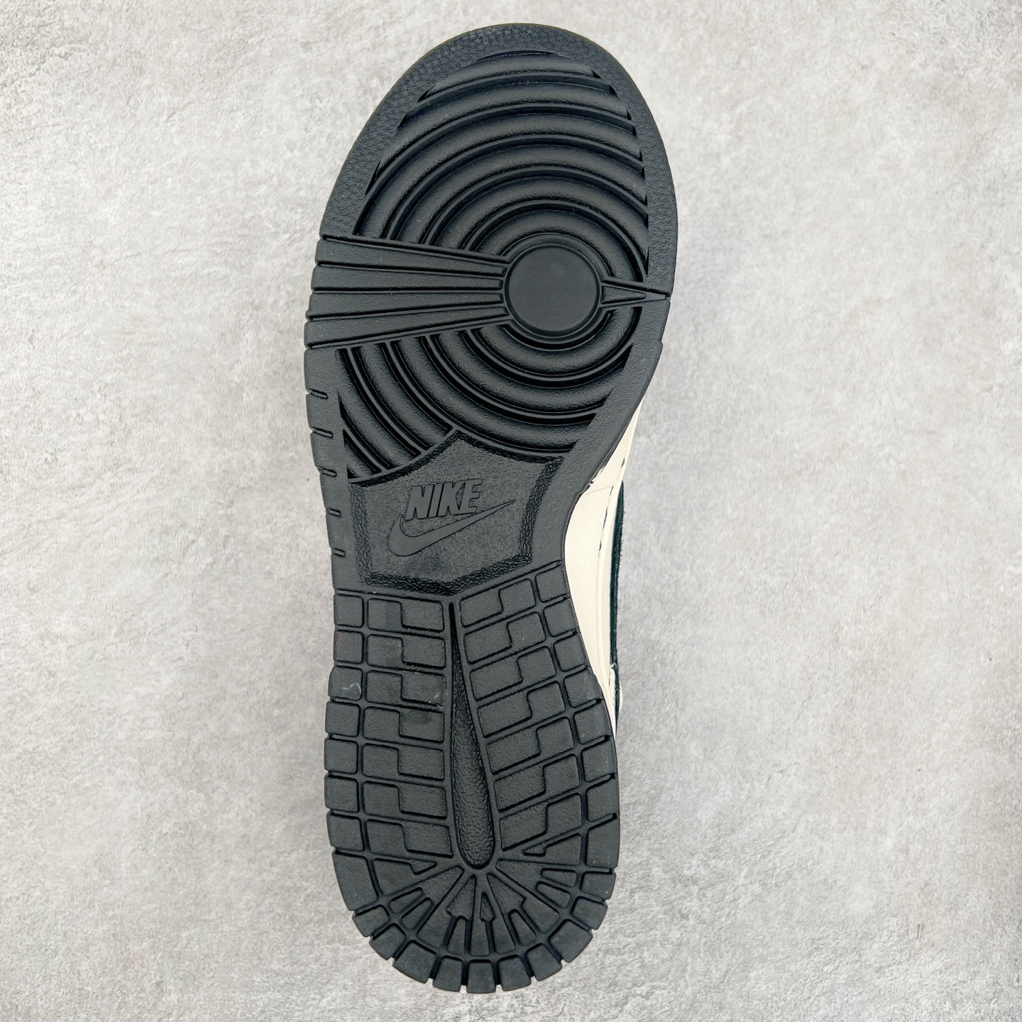 图片[9]-NK Dunk Low 定制配色 YX5066-282 大厂出品 极力推荐 原装头层材料 独家版型蒸餾加工帶來的是更好的视觉和脚感体验大厂纯原品质出货 清洁度 电绣工艺 皮料切割干净无任何毛边 细节完美 实拍调校N版已经零色差零失真 百分百还原实物色彩所见即所得 不存在货不对板色差等低级问题 选购参考实物拍摄 不混卖不参货 只用心做好货严格选品 承诺混一赔十 尺码：36 36.5 37.5 38 38.5 39 40 40.5 41 42 42.5 43 44 44.5 45-选品中心