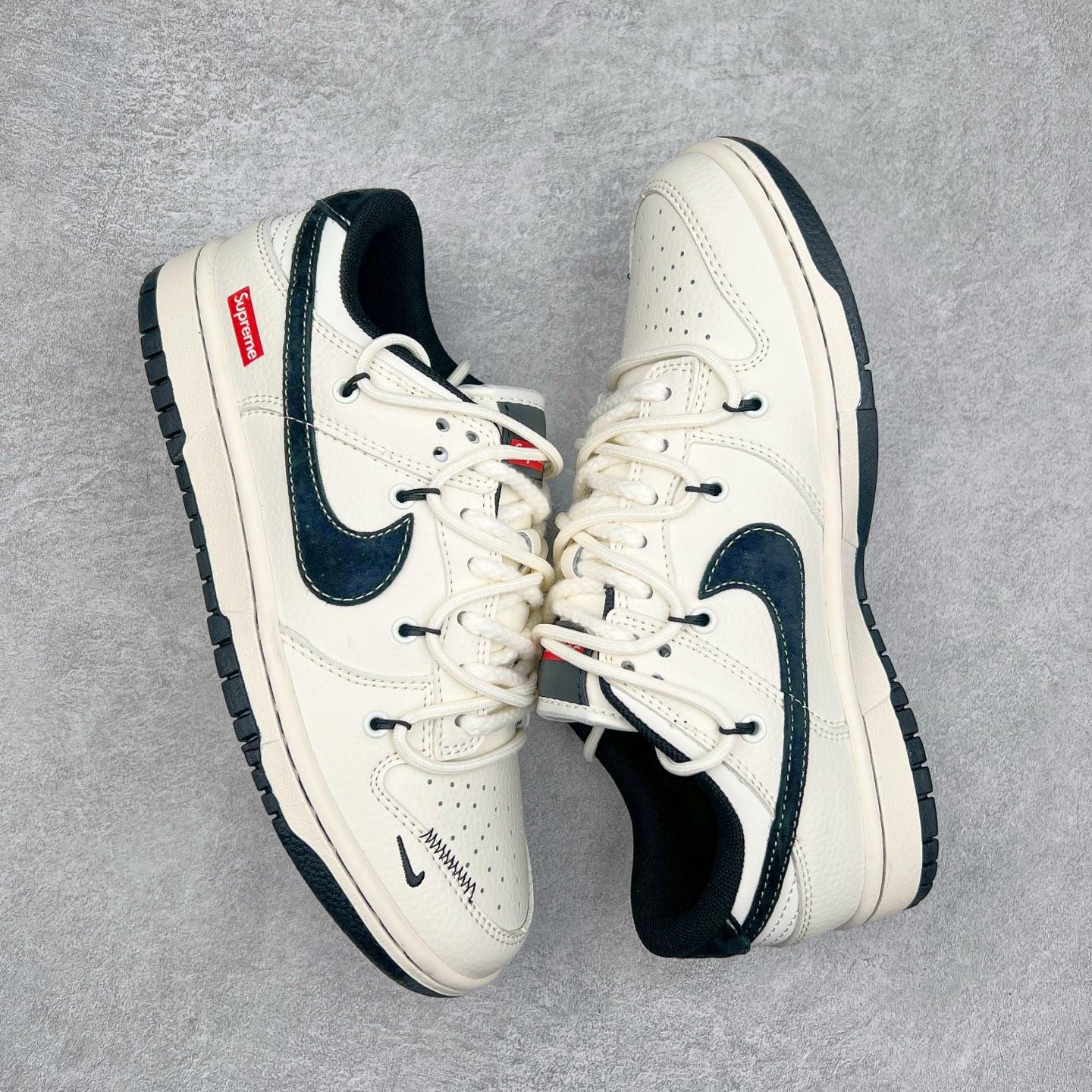 图片[3]-NK Dunk Low 定制配色 YX5066-282 大厂出品 极力推荐 原装头层材料 独家版型蒸餾加工帶來的是更好的视觉和脚感体验大厂纯原品质出货 清洁度 电绣工艺 皮料切割干净无任何毛边 细节完美 实拍调校N版已经零色差零失真 百分百还原实物色彩所见即所得 不存在货不对板色差等低级问题 选购参考实物拍摄 不混卖不参货 只用心做好货严格选品 承诺混一赔十 尺码：36 36.5 37.5 38 38.5 39 40 40.5 41 42 42.5 43 44 44.5 45-选品中心