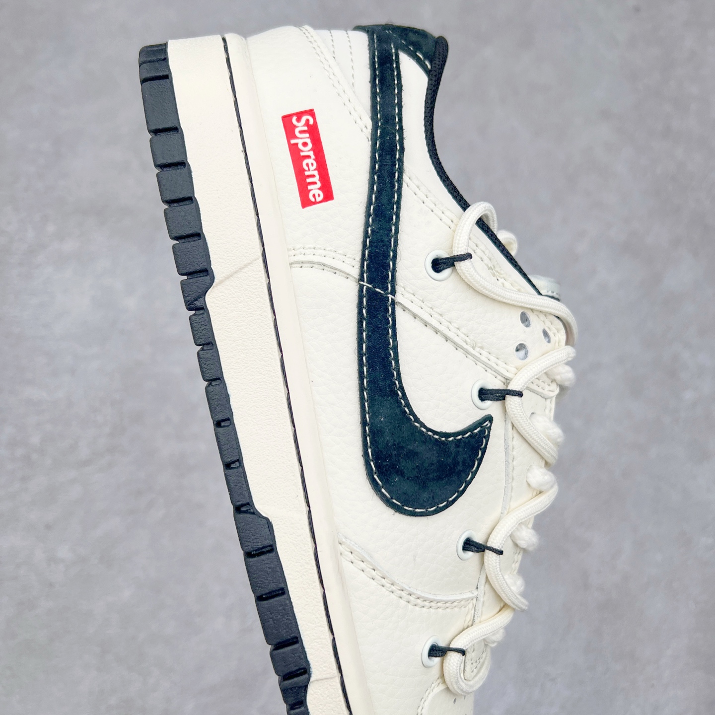 图片[6]-NK Dunk Low 定制配色 YX5066-282 大厂出品 极力推荐 原装头层材料 独家版型蒸餾加工帶來的是更好的视觉和脚感体验大厂纯原品质出货 清洁度 电绣工艺 皮料切割干净无任何毛边 细节完美 实拍调校N版已经零色差零失真 百分百还原实物色彩所见即所得 不存在货不对板色差等低级问题 选购参考实物拍摄 不混卖不参货 只用心做好货严格选品 承诺混一赔十 尺码：36 36.5 37.5 38 38.5 39 40 40.5 41 42 42.5 43 44 44.5 45-选品中心