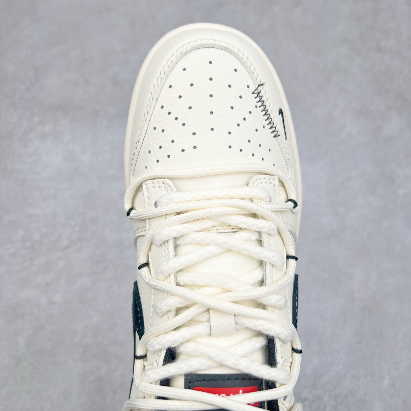 图片[4]-NK Dunk Low 定制配色 YX5066-282 大厂出品 极力推荐 原装头层材料 独家版型蒸餾加工帶來的是更好的视觉和脚感体验大厂纯原品质出货 清洁度 电绣工艺 皮料切割干净无任何毛边 细节完美 实拍调校N版已经零色差零失真 百分百还原实物色彩所见即所得 不存在货不对板色差等低级问题 选购参考实物拍摄 不混卖不参货 只用心做好货严格选品 承诺混一赔十 尺码：36 36.5 37.5 38 38.5 39 40 40.5 41 42 42.5 43 44 44.5 45-选品中心