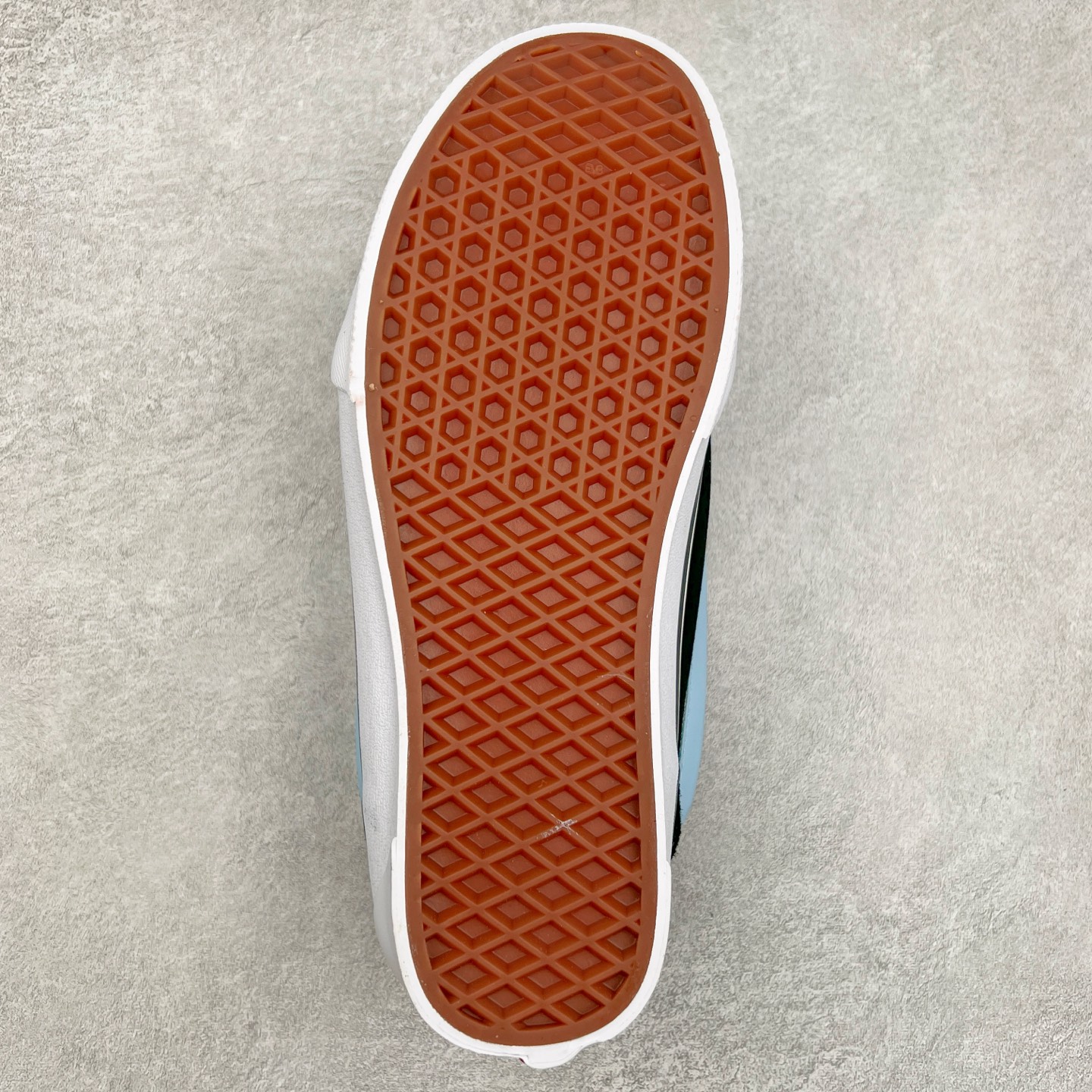 图片[9]-Vans Knu Skool 黑蓝 官方新款 复古休闲胖胖面包鞋 肥胖版大LOGO原版全皮猪八面料 尺码：35 36 36.5 37 38 38.5 39 40 40.5 41 42 42.5 43 44 工艺：硫化1：1（重量1：1、真标、原钢印、材质标、鞋型标、合格证）-选品中心