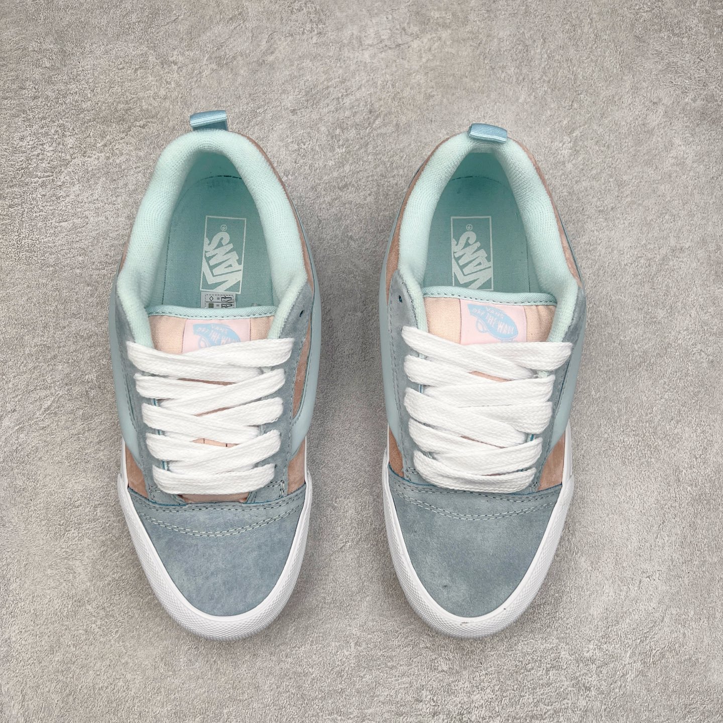 图片[2]-Vans Knu Skool 粉蓝 官方新款 复古休闲胖胖面包鞋 肥胖版大LOGO原版全皮猪八面料 尺码：35 36 36.5 37 38 38.5 39 40 40.5 41 42 42.5 43 44 工艺：硫化1：1（重量1：1、真标、原钢印、材质标、鞋型标、合格证）-选品中心